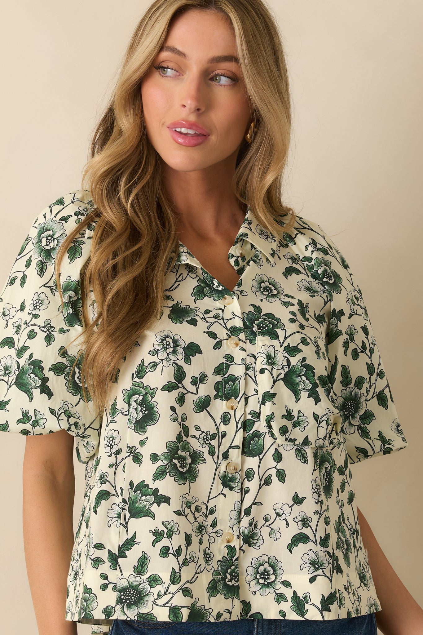 Focus on the puff sleeves and elastic cuffs with delicate floral details.