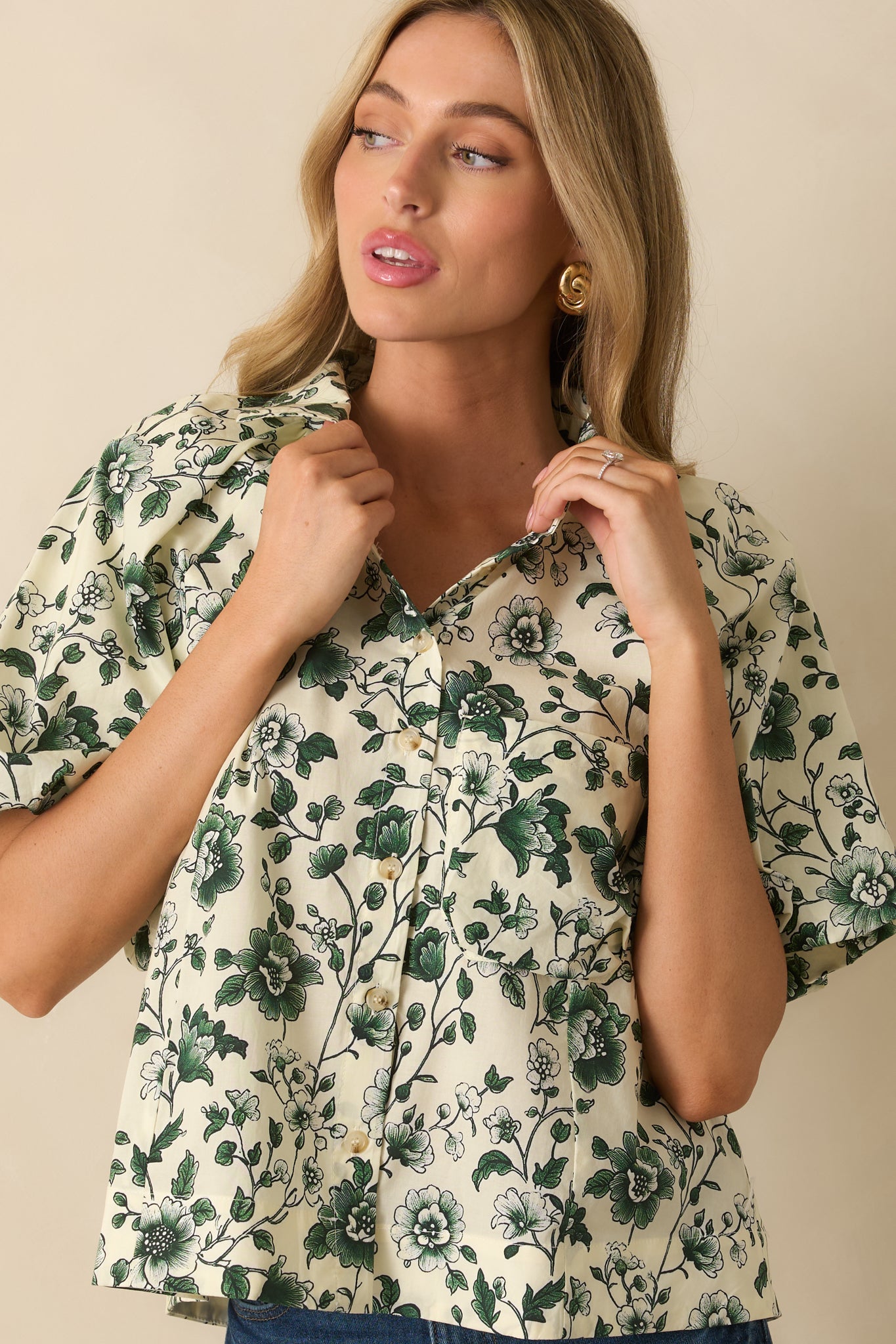 Front view highlighting the functional breast pocket and relaxed fit.