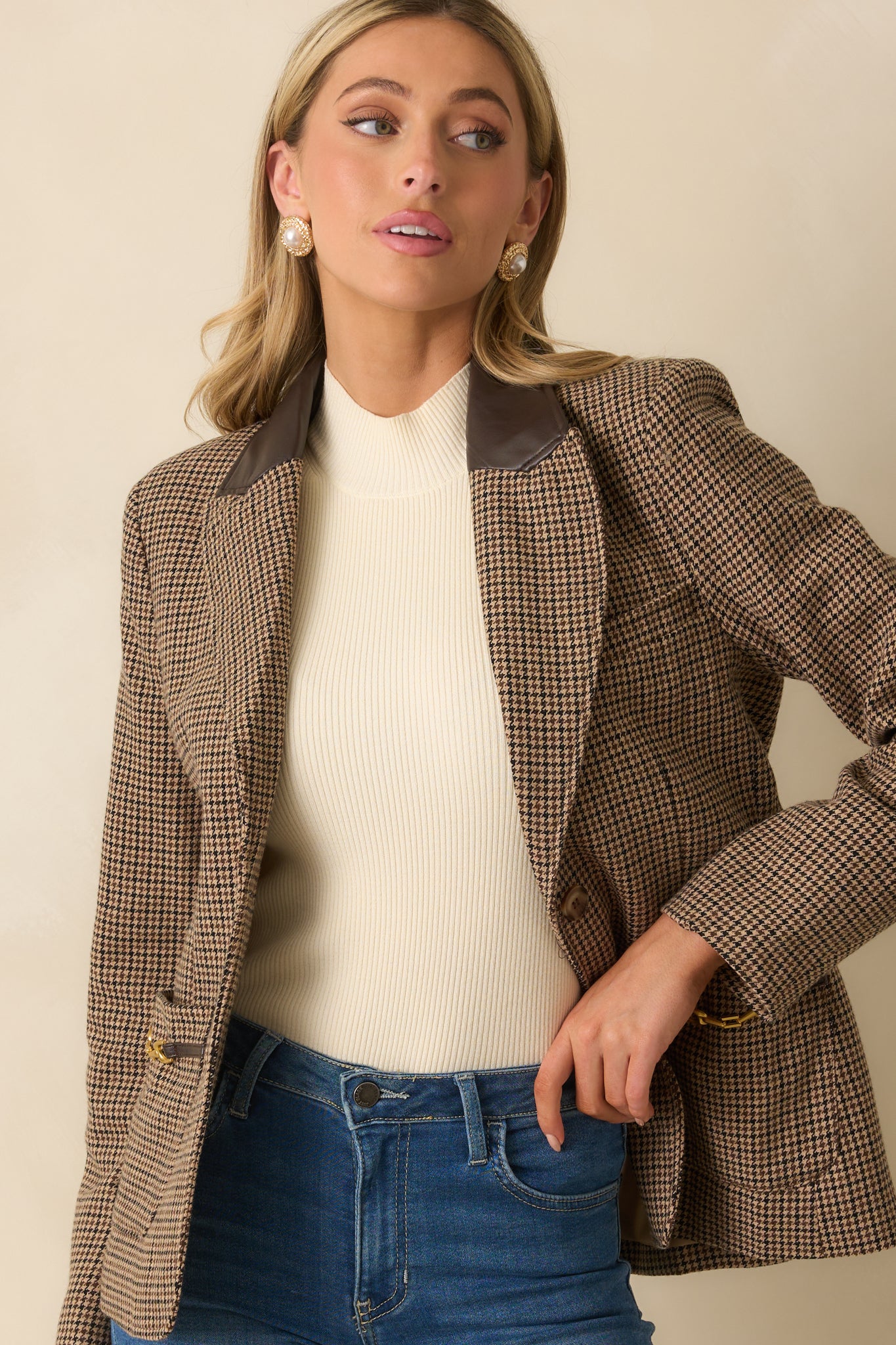 Close-up front crop emphasizing long sleeves and the contrast collar design.