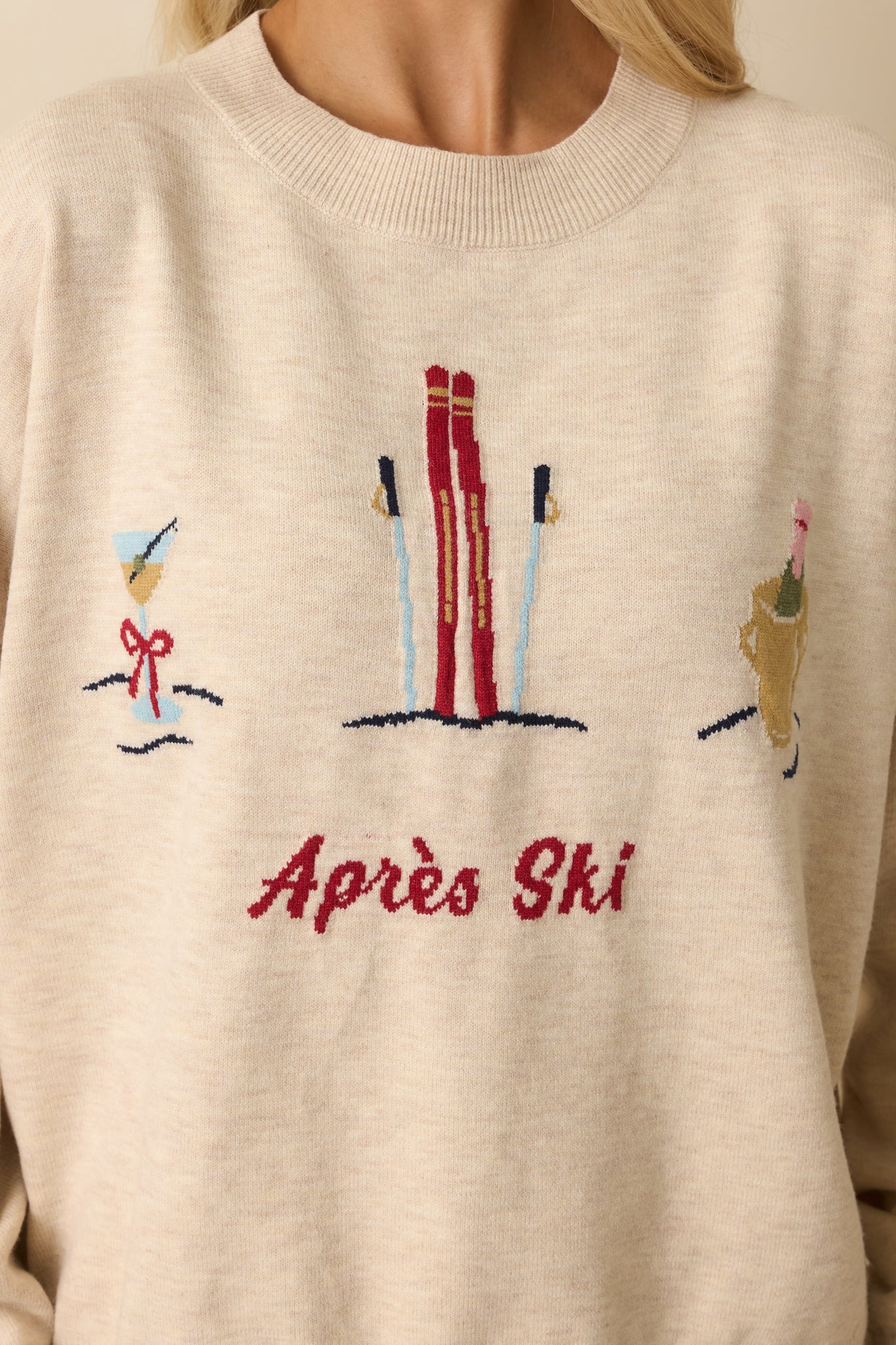 Close-up of the “Après Ski” embroidery, ski and cocktail motifs, and the textured heathered knit.