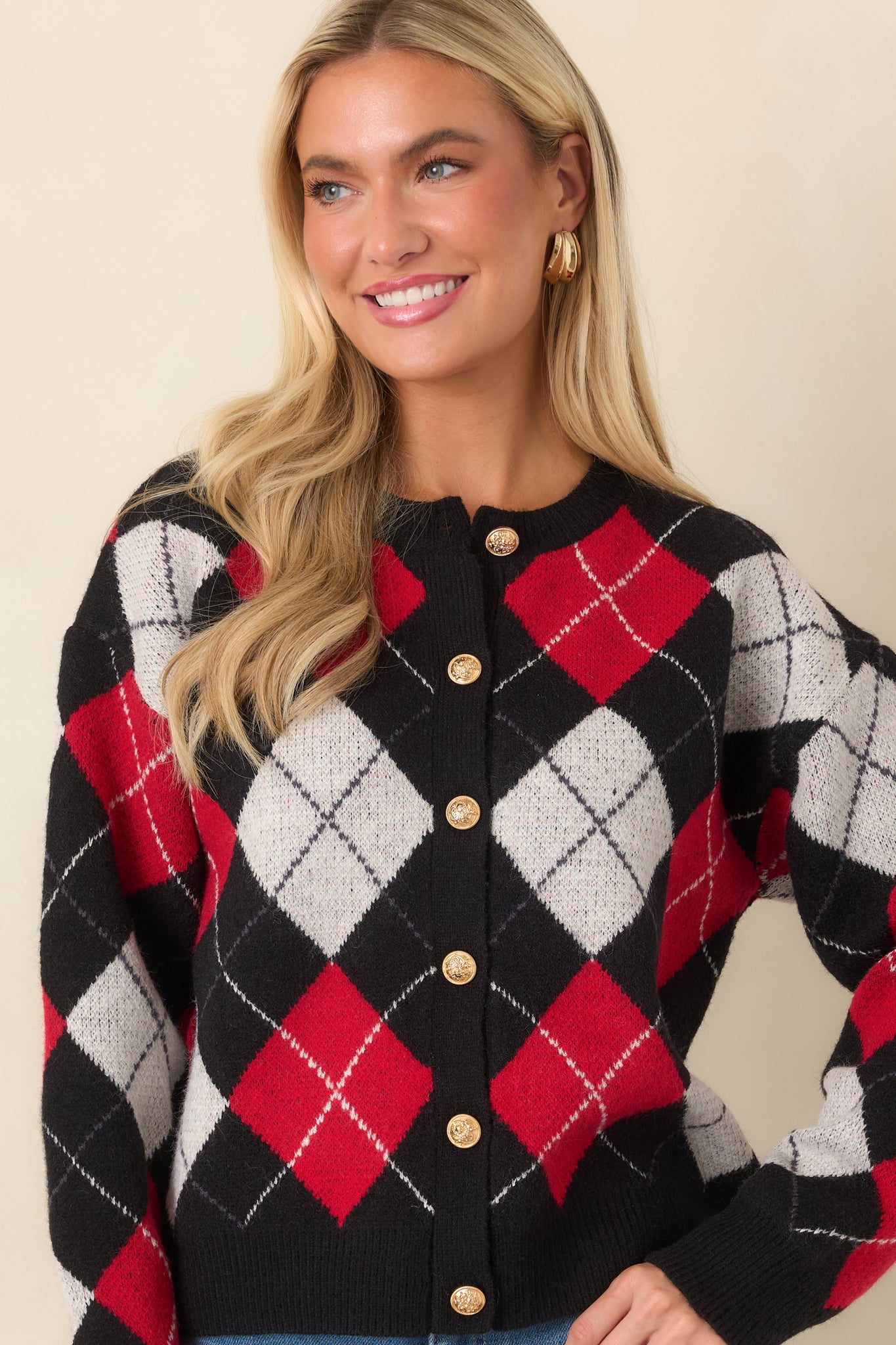 Ribbed neckline and cuffs add structure to this relaxed argyle knit cardigan.