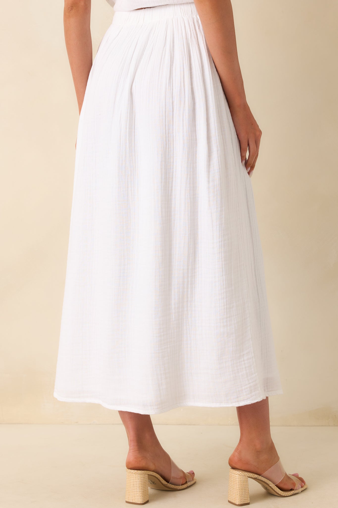 Z Supply Reina Airy Gauze Midi Skirt In White Cotton | Red Dress