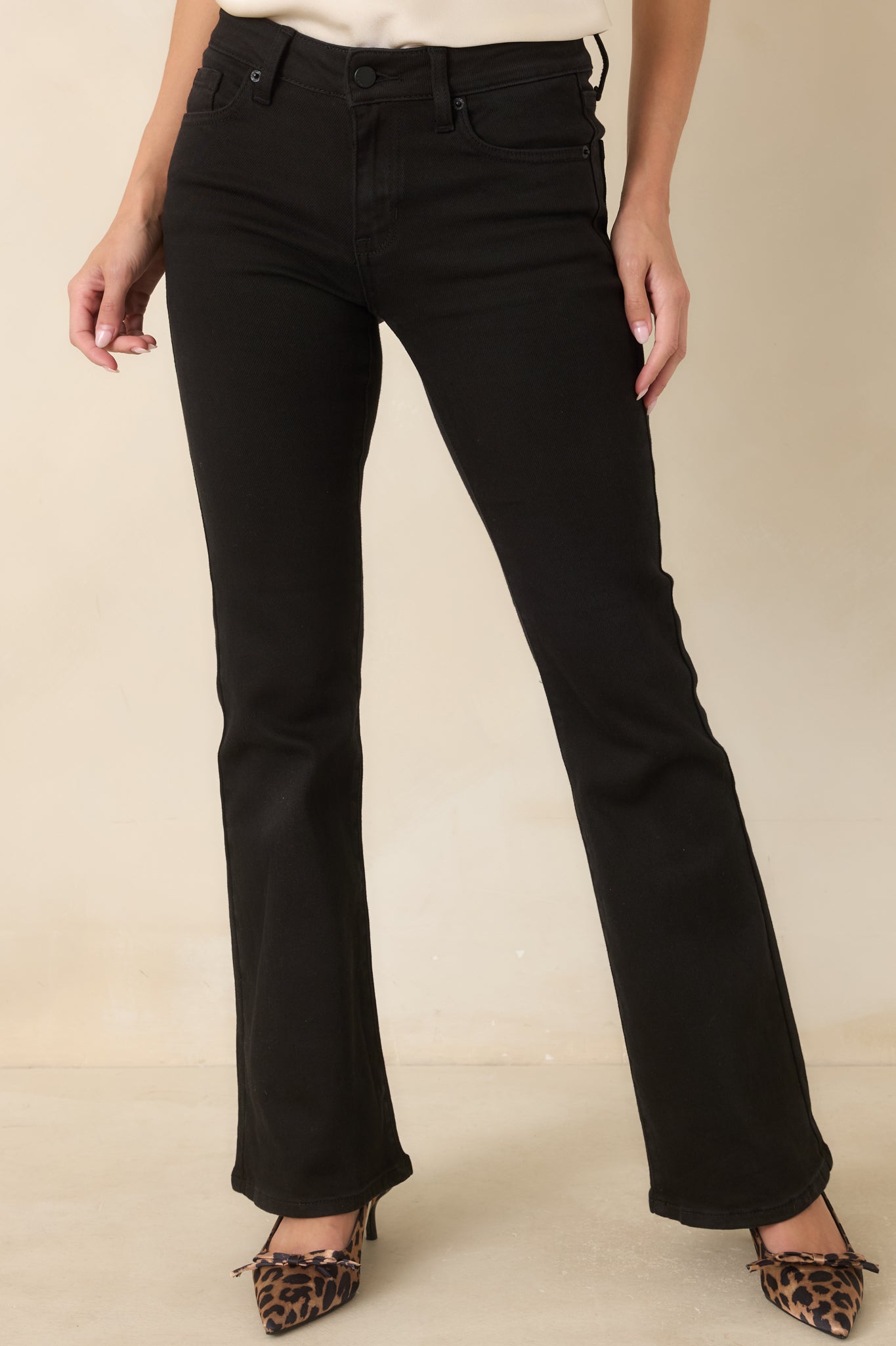 Classic pocket details and smooth finished hems complete the clean look of these black jeans.