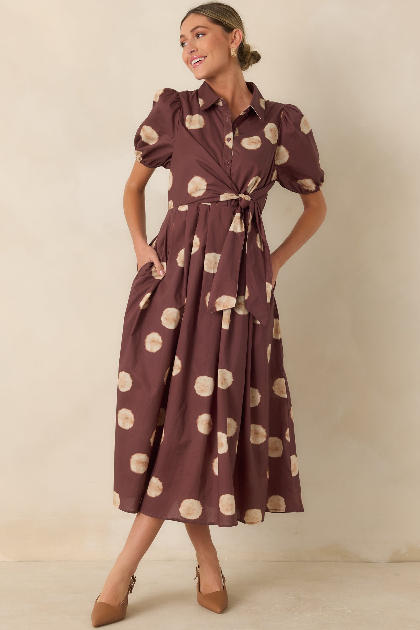 Breathable cotton dress with a defined waist, full midi skirt, and understated vintage charm enhanced by a blurred dot print.
