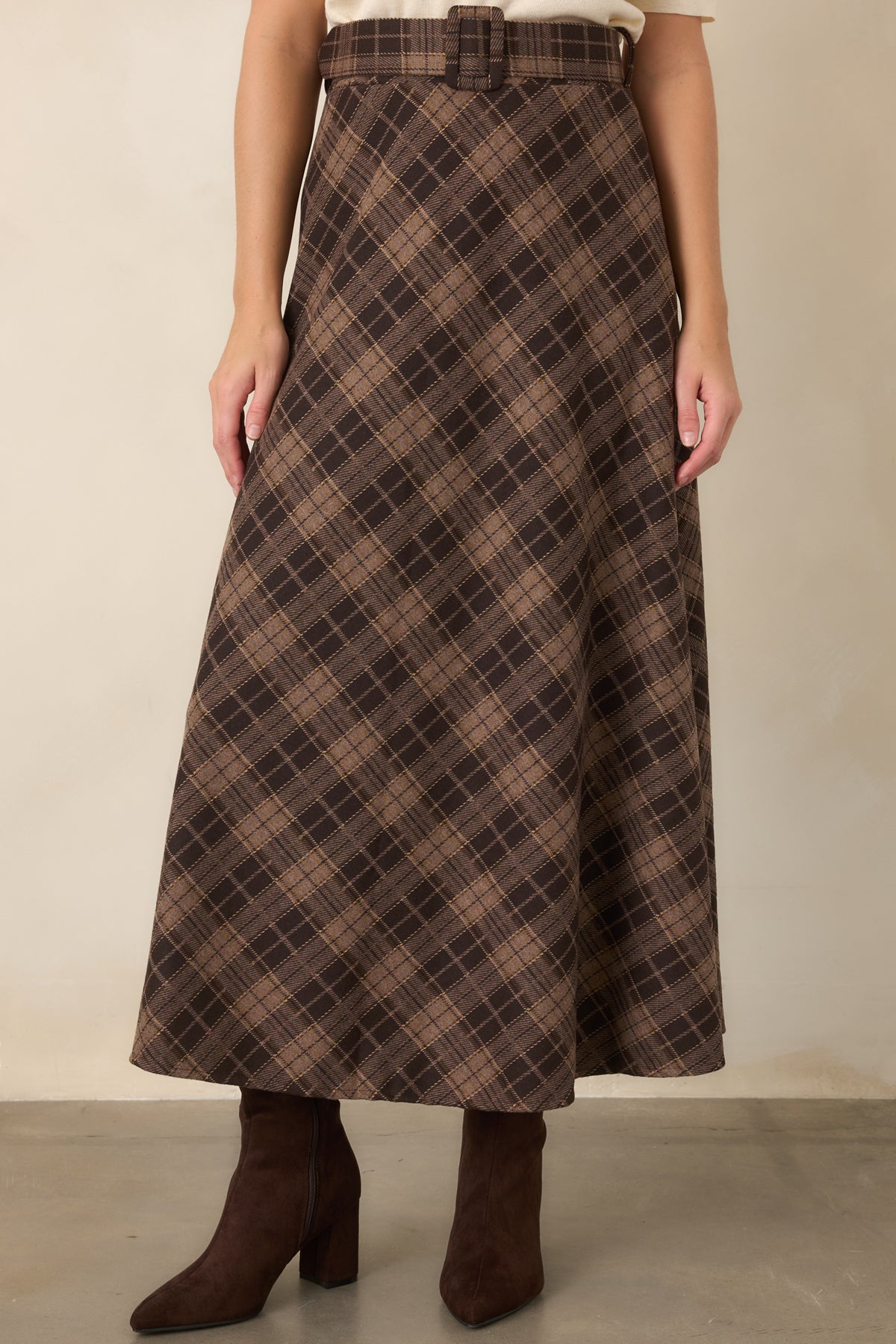 High-rise brown plaid maxi skirt highlighting the optional coordinating belt and softly structured waistband.