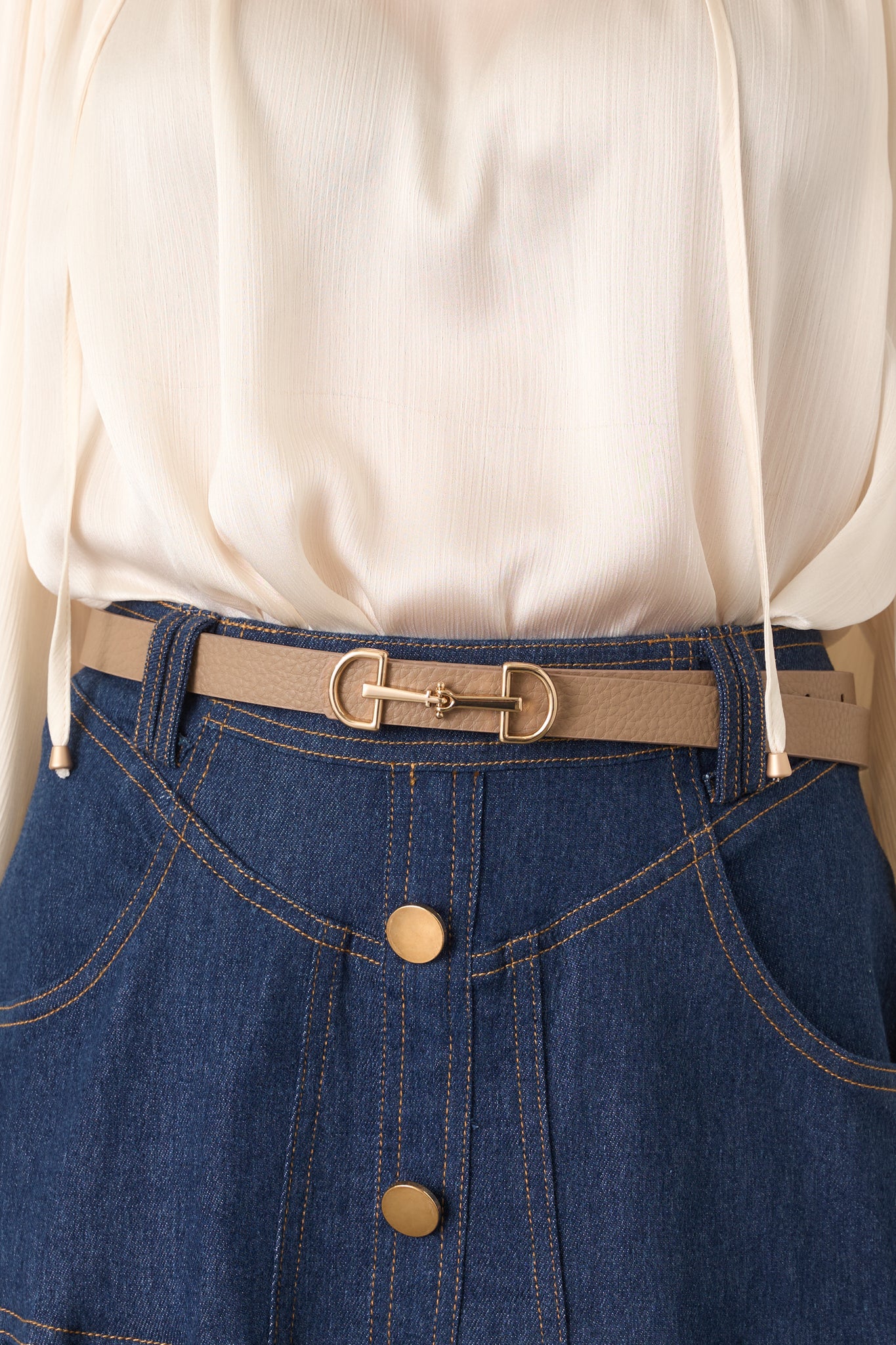 Textured camel brown belt featuring an anchor-shaped buckle and coordinating gold-tone hardware for a refined finish.