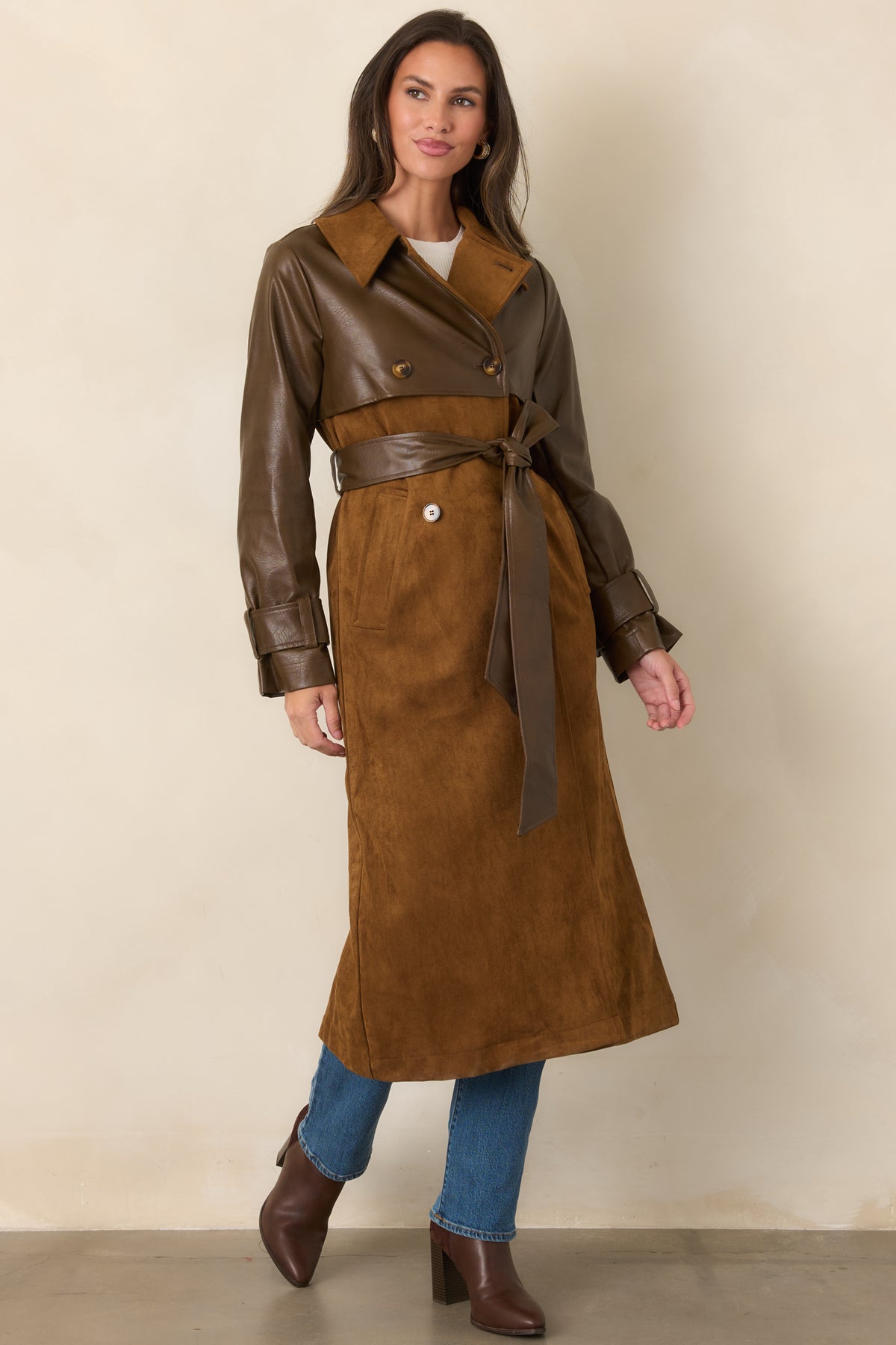 Double-breasted buttons and wide lapels give this caramel coat a polished trench-inspired finish.