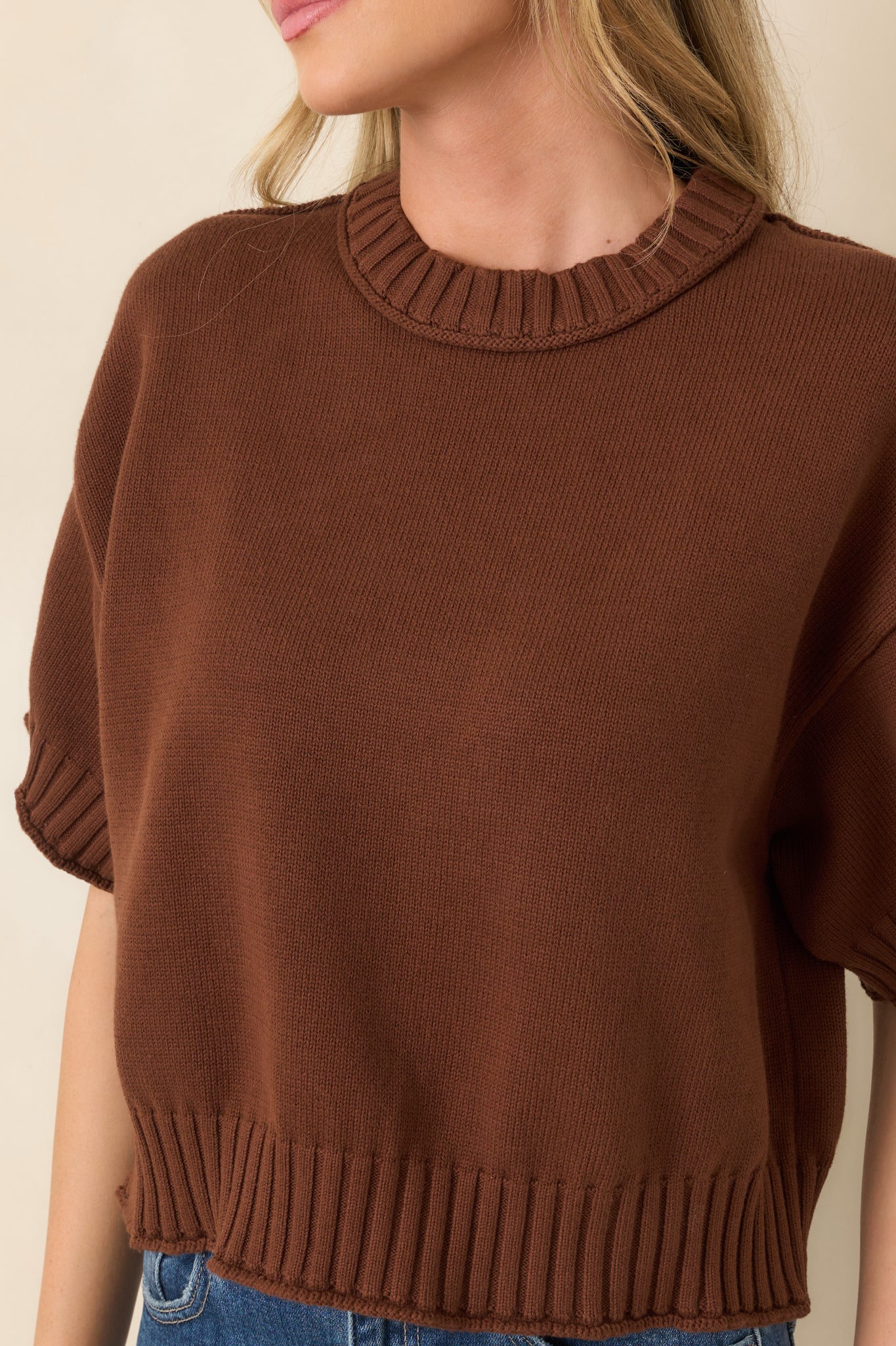 Close-up of the chunky ribbed trim and soft 100% cotton fabric, highlighting the top's textured finish.