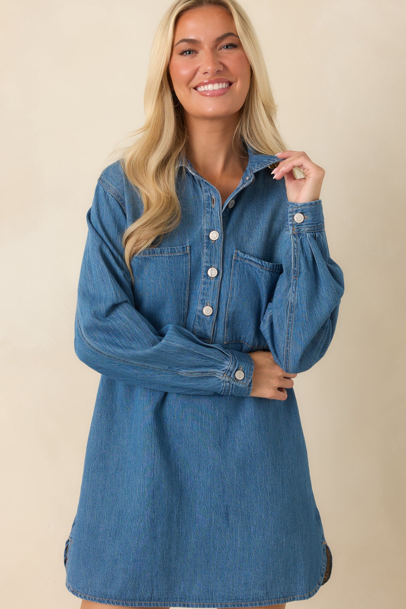 Detailed view of the classic collar and partial button-front placket on the mini dress.