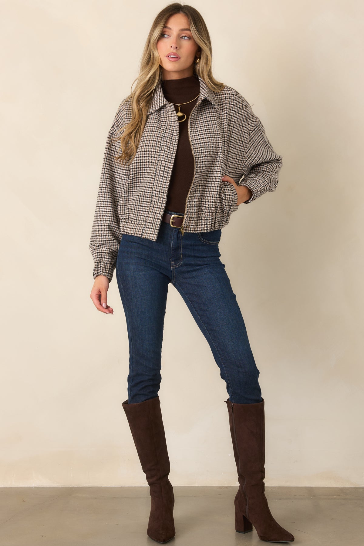 Classic houndstooth pattern defines this cropped jacket with dropped shoulders and a relaxed oversized silhouette.