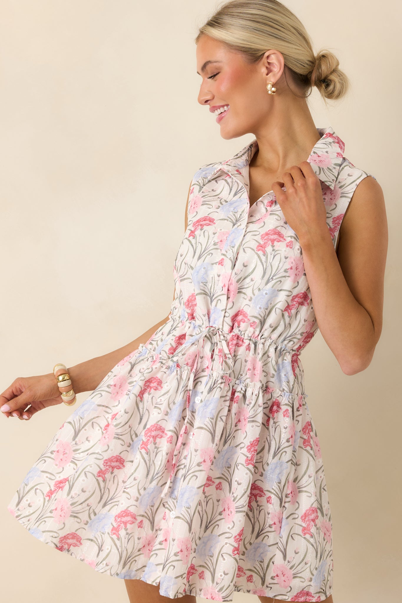 Close view of collared neckline with partial button front detailing.