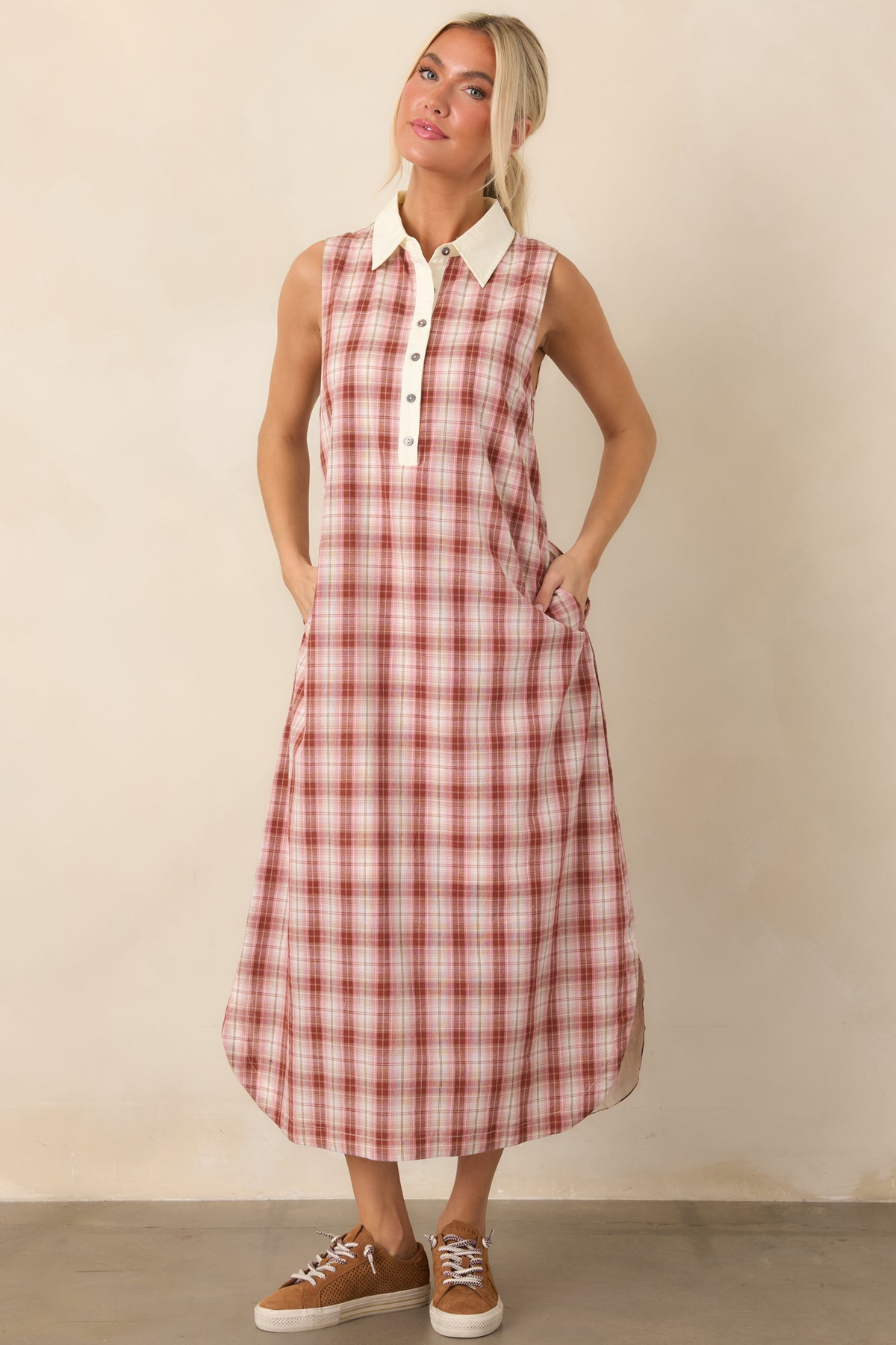 Easygoing 100% cotton dress defined by its clean collar, partial button placket, contrasting ivory accents, and flowing body.