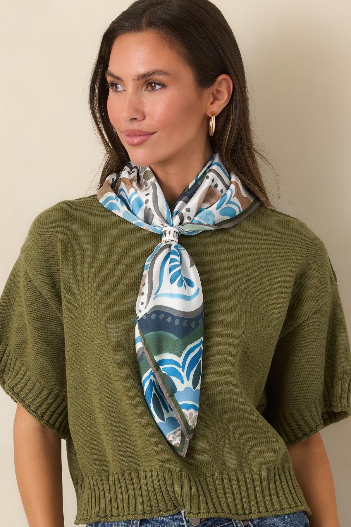 Crew-neck cotton top with chunky ribbed cuffs and a softly structured hemline.
