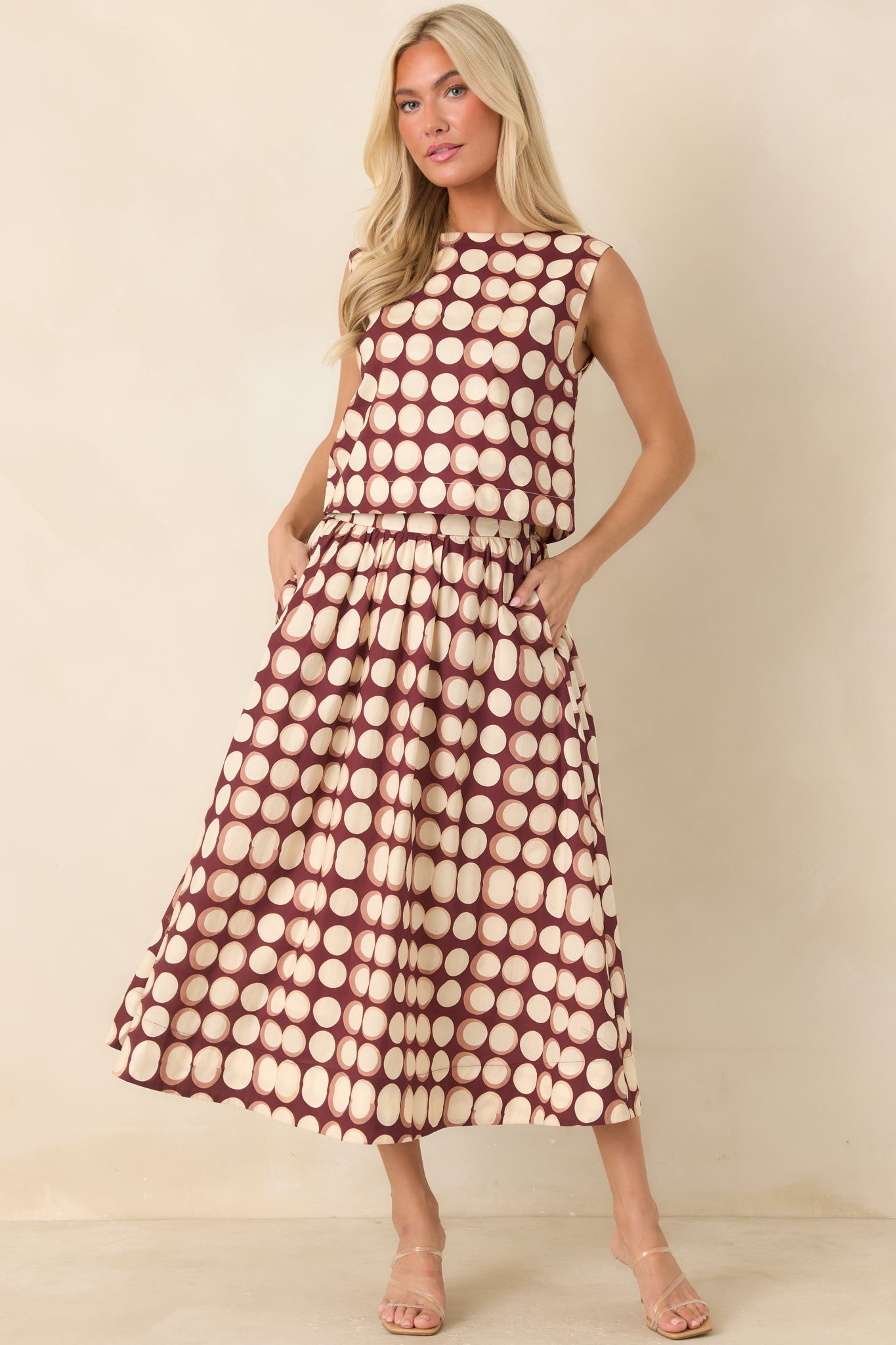 Cotton skirt featuring a flat front waistband, elasticized back, soft gathering, and a full A-line silhouette with side pockets.
