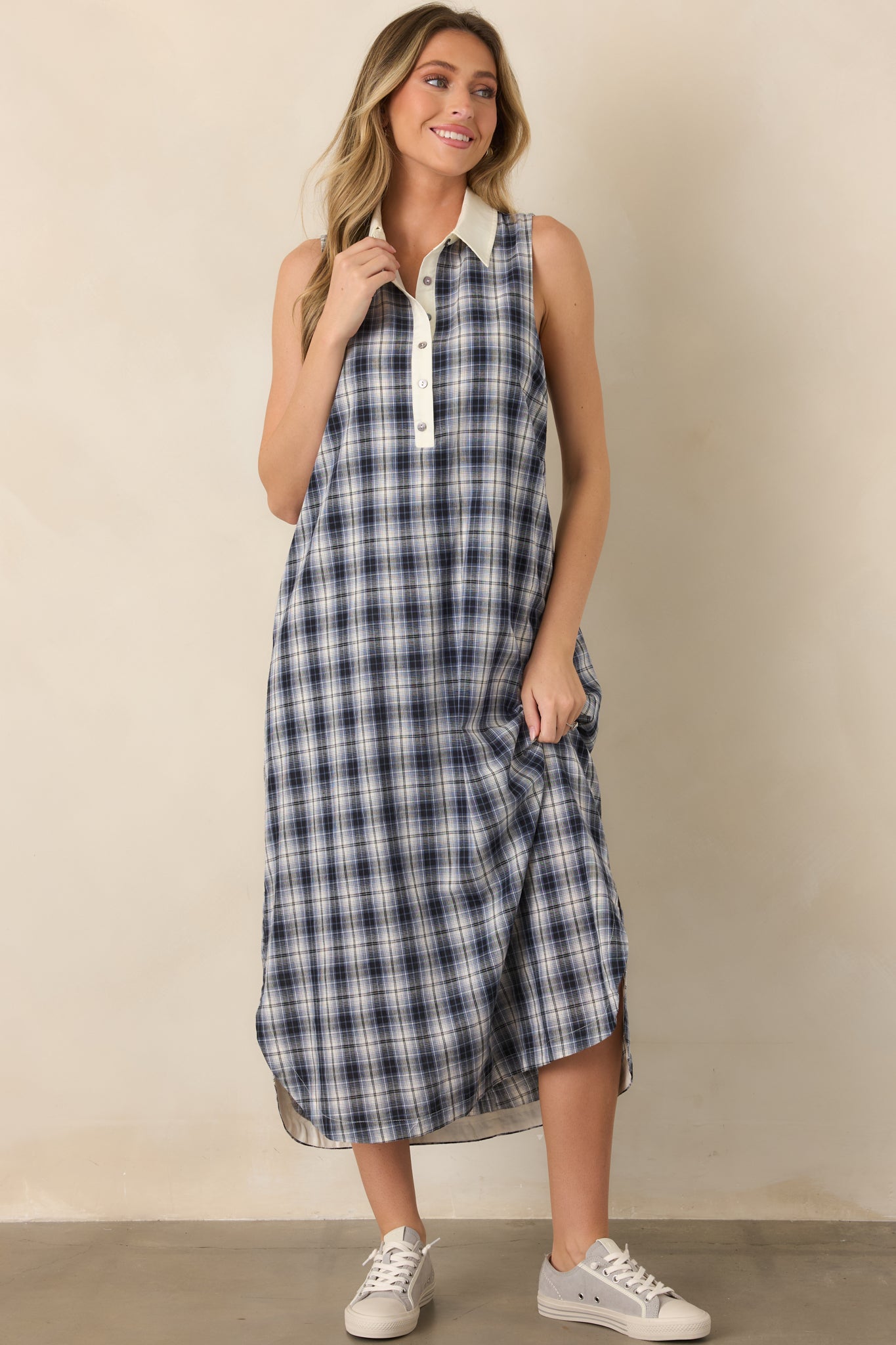Breathable cotton dress with a relaxed silhouette, contrasting ivory trim, front buttons, and practical side pockets.