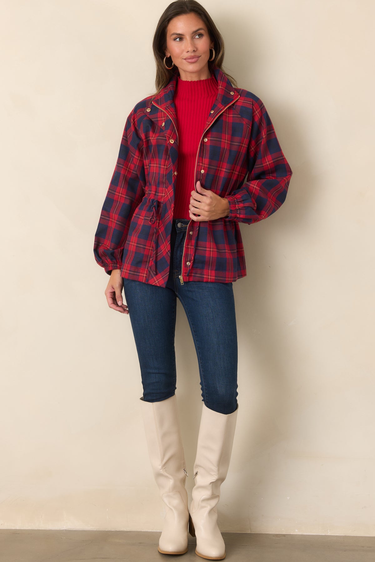 Cotton-rich stretch jeans with a sleek skinny silhouette and timeless dark wash.