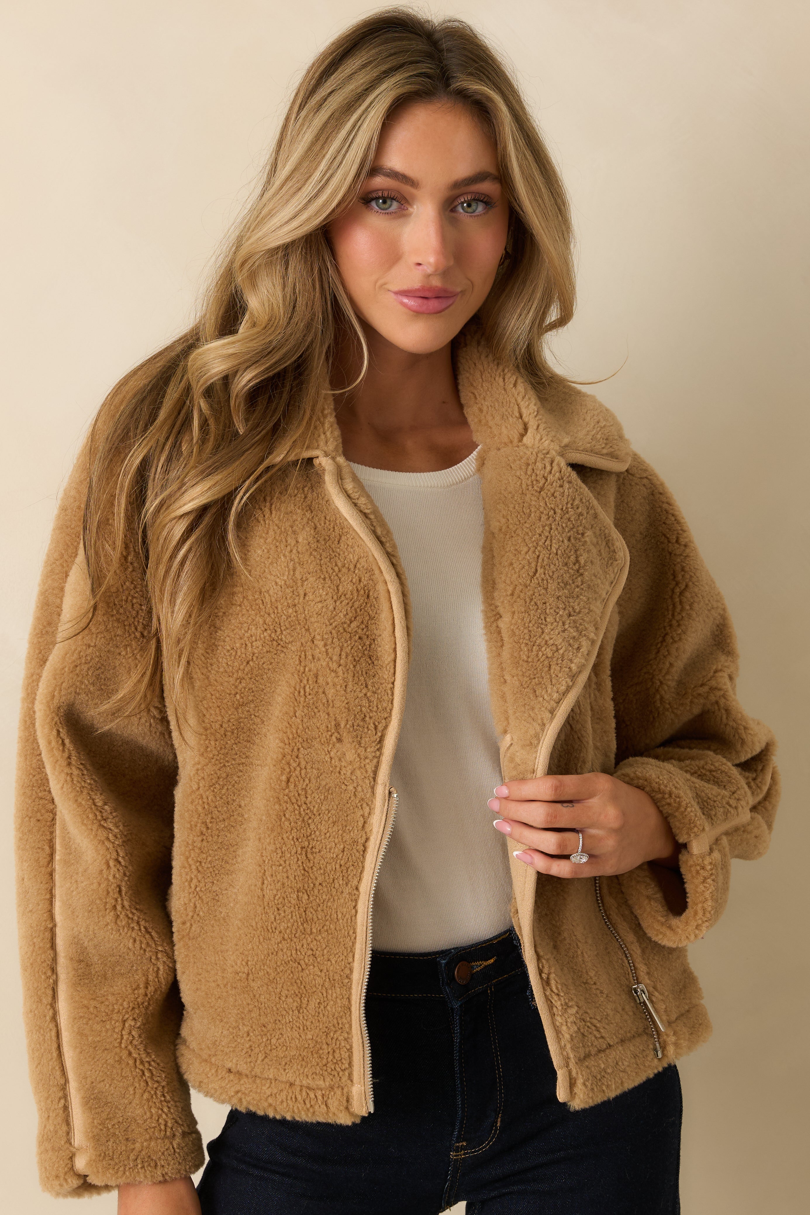 すんさん　ベージュ　ブルゾン Z Supply Tan Townsend Sherpa Jacket | Red Dress