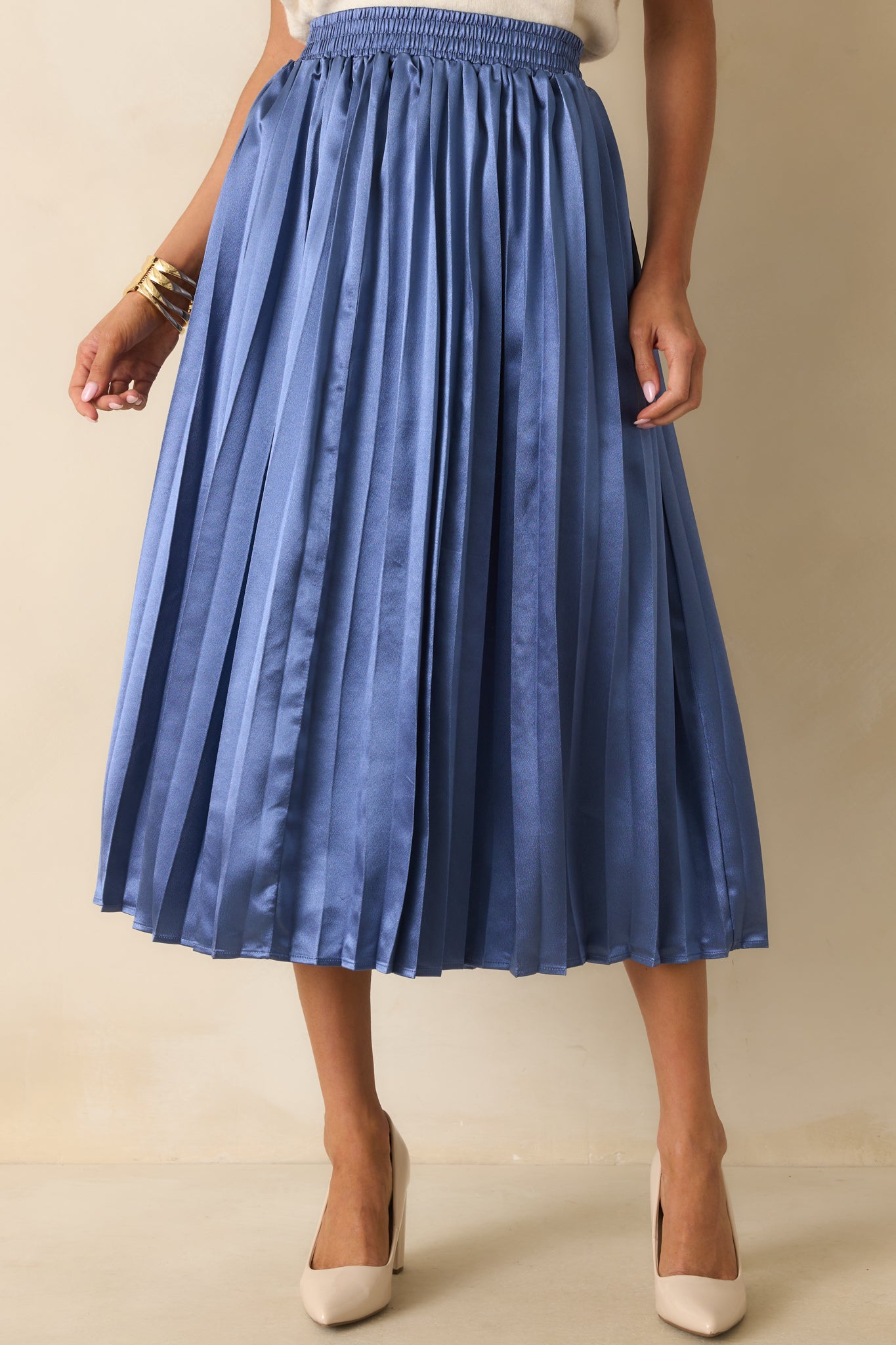 A cropped front view focusing on the elastic waistband and pleat detailing.