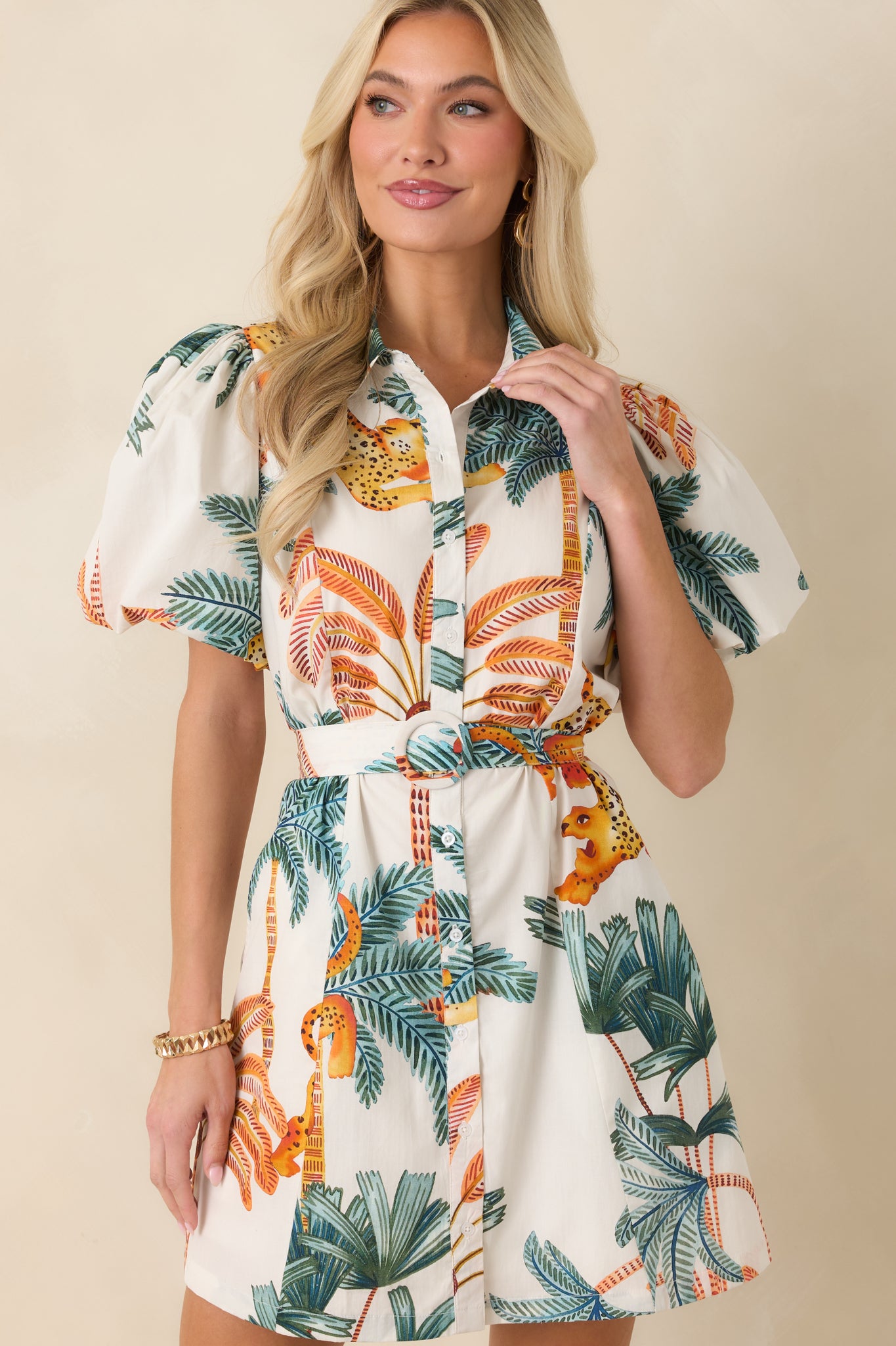 Cropped look at structured bodice with tie waist and classic buttons.