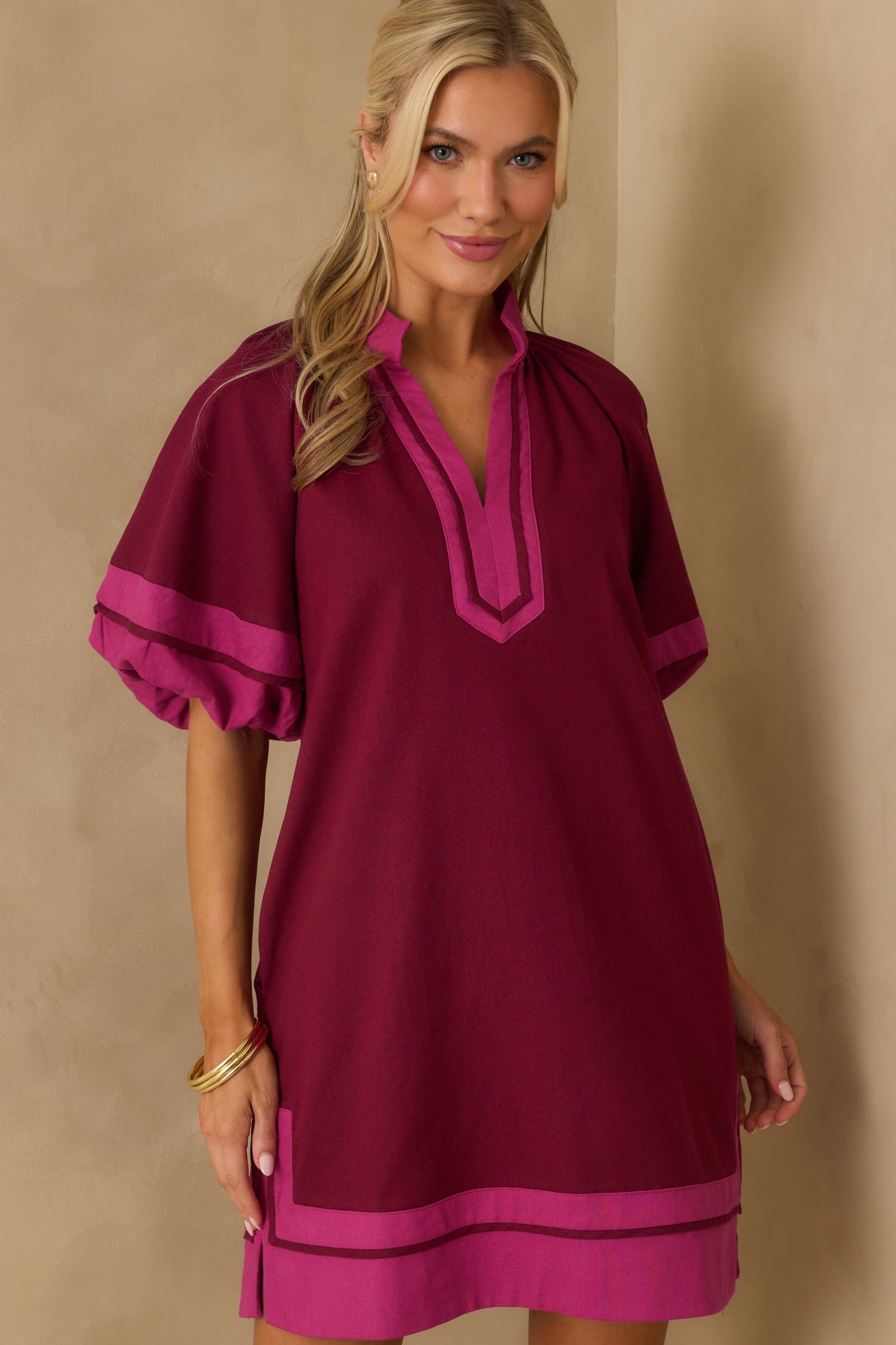 A cropped detail of the shift silhouette and contrast trim along the neckline and sleeves.