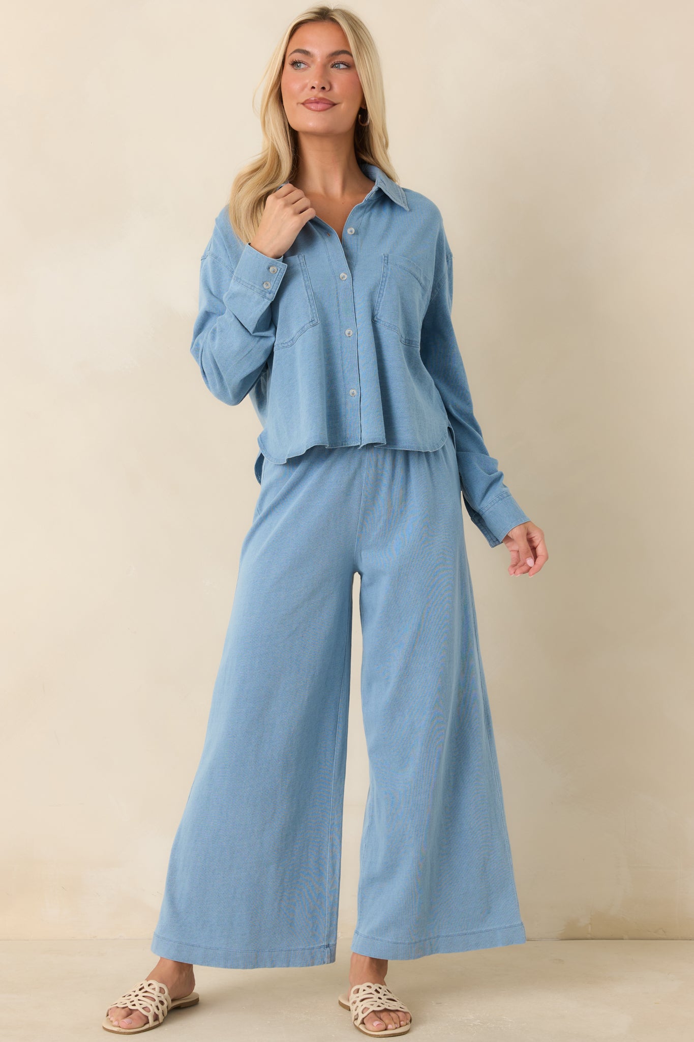 Casual cropped top showcasing a collared neckline, patch pockets, and effortless everyday style.
