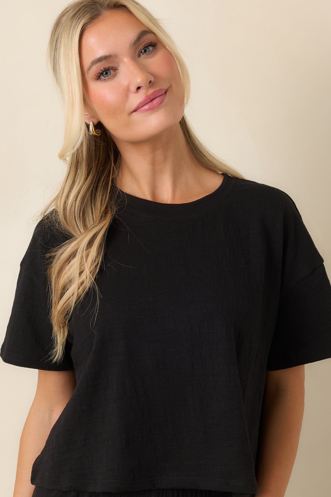 Z Supply Sway Black Textured Cropped Tee | Red Dress