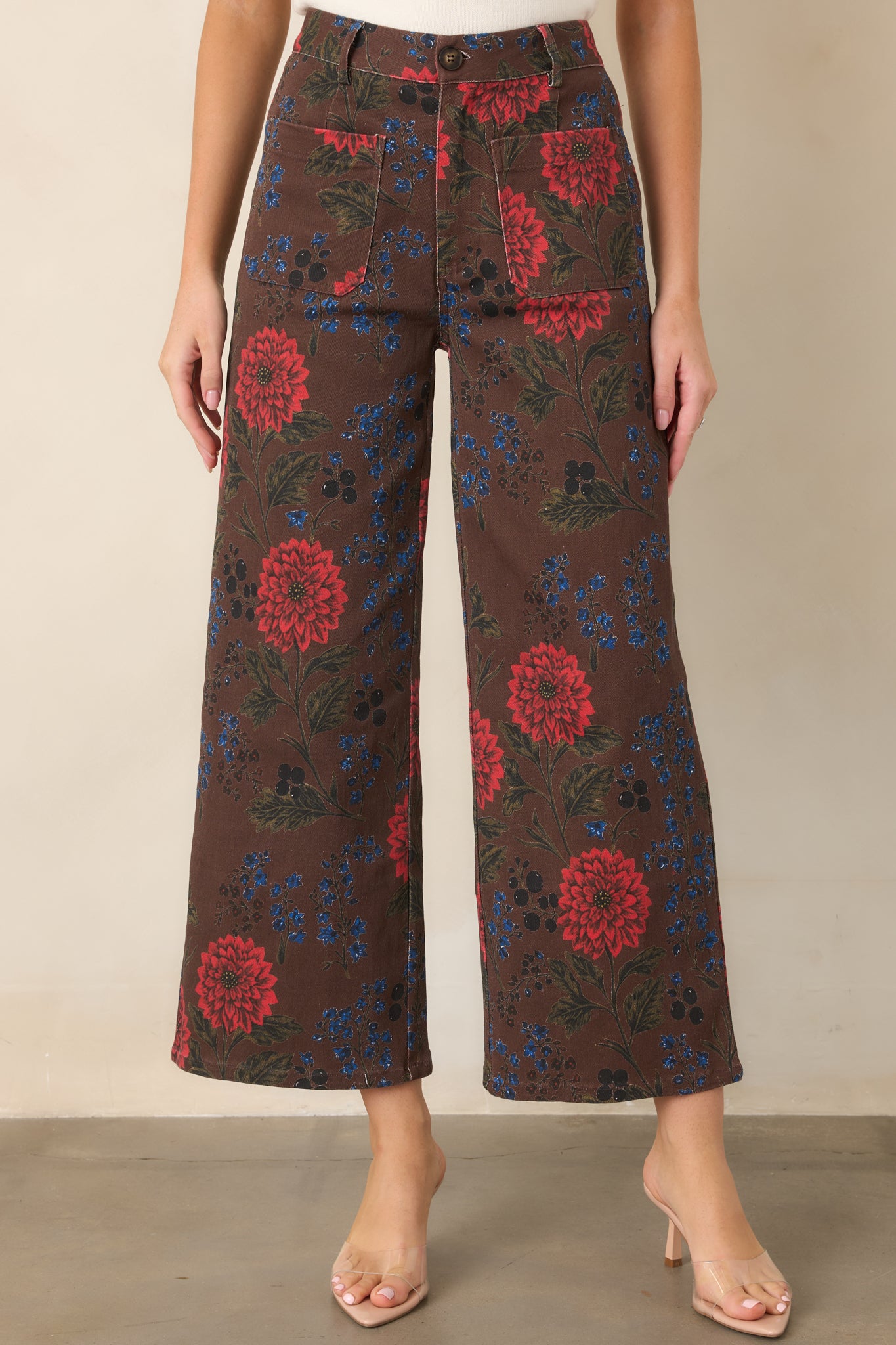 Cropped wide-leg pants showcasing oversized front patch pockets and a detailed multicolor botanical print