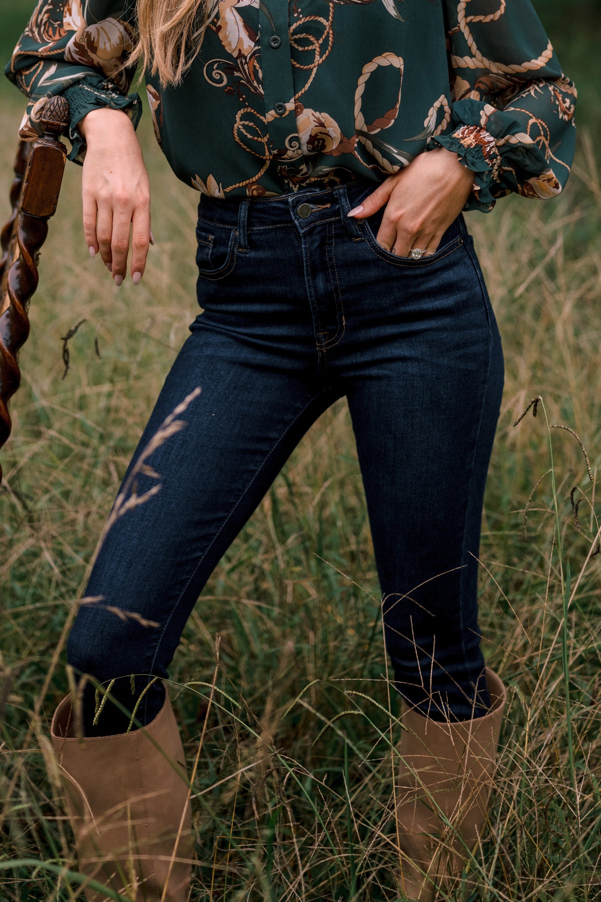 Rich dark wash skinny pants with classic five-pocket styling, contrast stitching, and a streamlined fit.