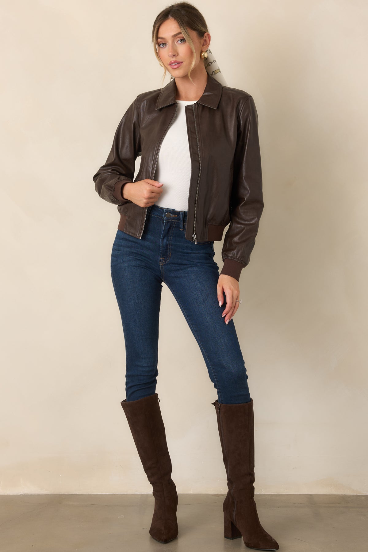 Dark wash skinny pants with a streamlined silhouette, classic five-pocket styling, and contrast stitching.