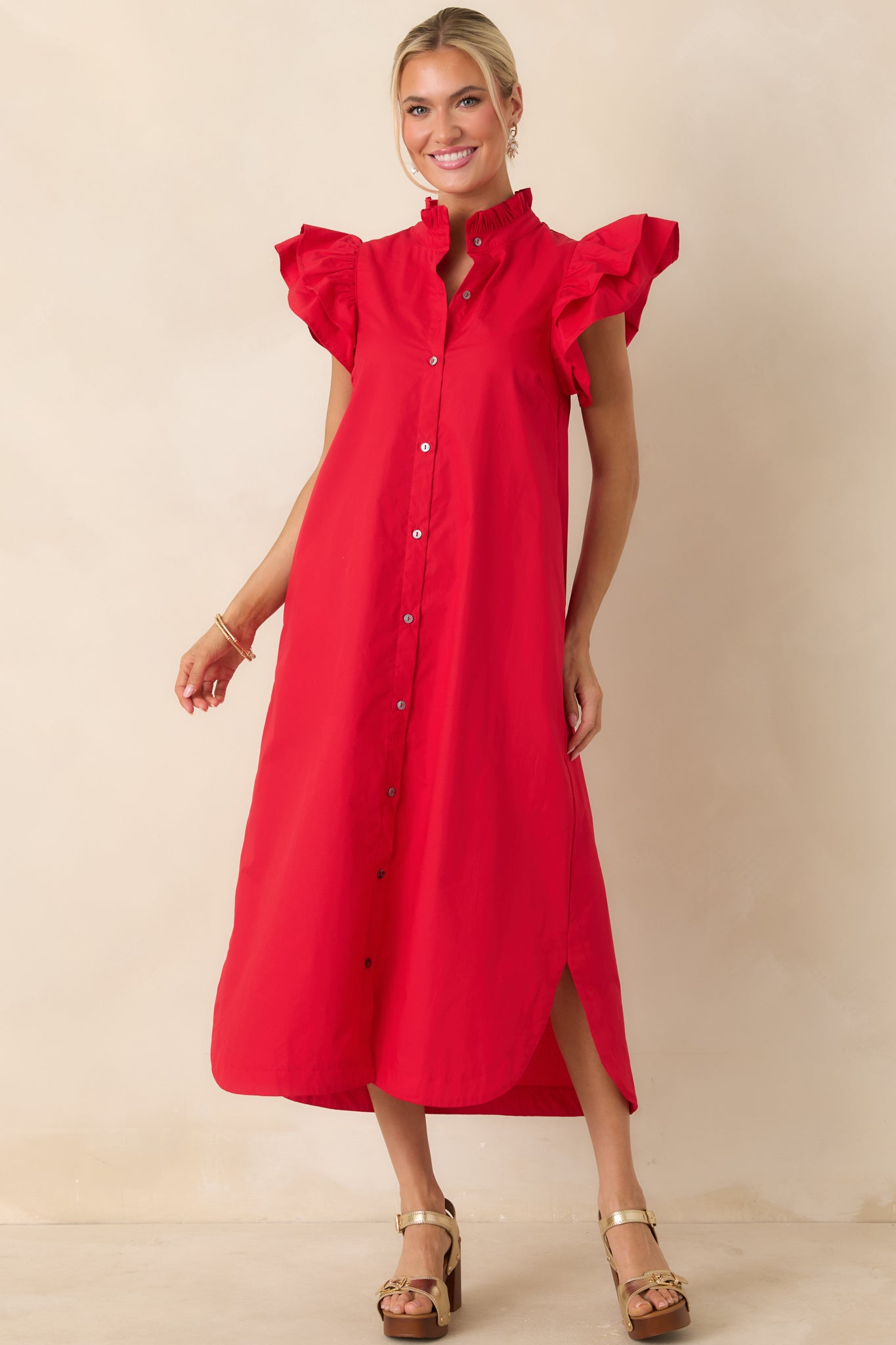 Feminine red dress with airy cotton, button closure, and modern silhouette.