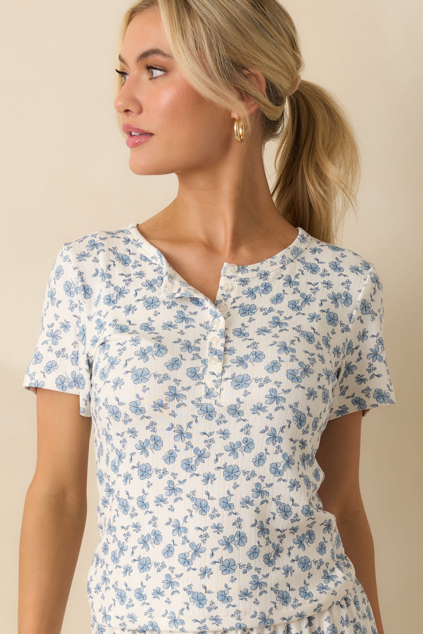 Close view of the fitted silhouette showing ribbing and floral details.