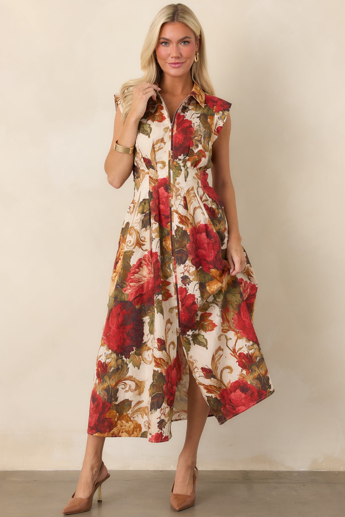 Floral cotton dress with structured cap sleeves and functional side pockets.