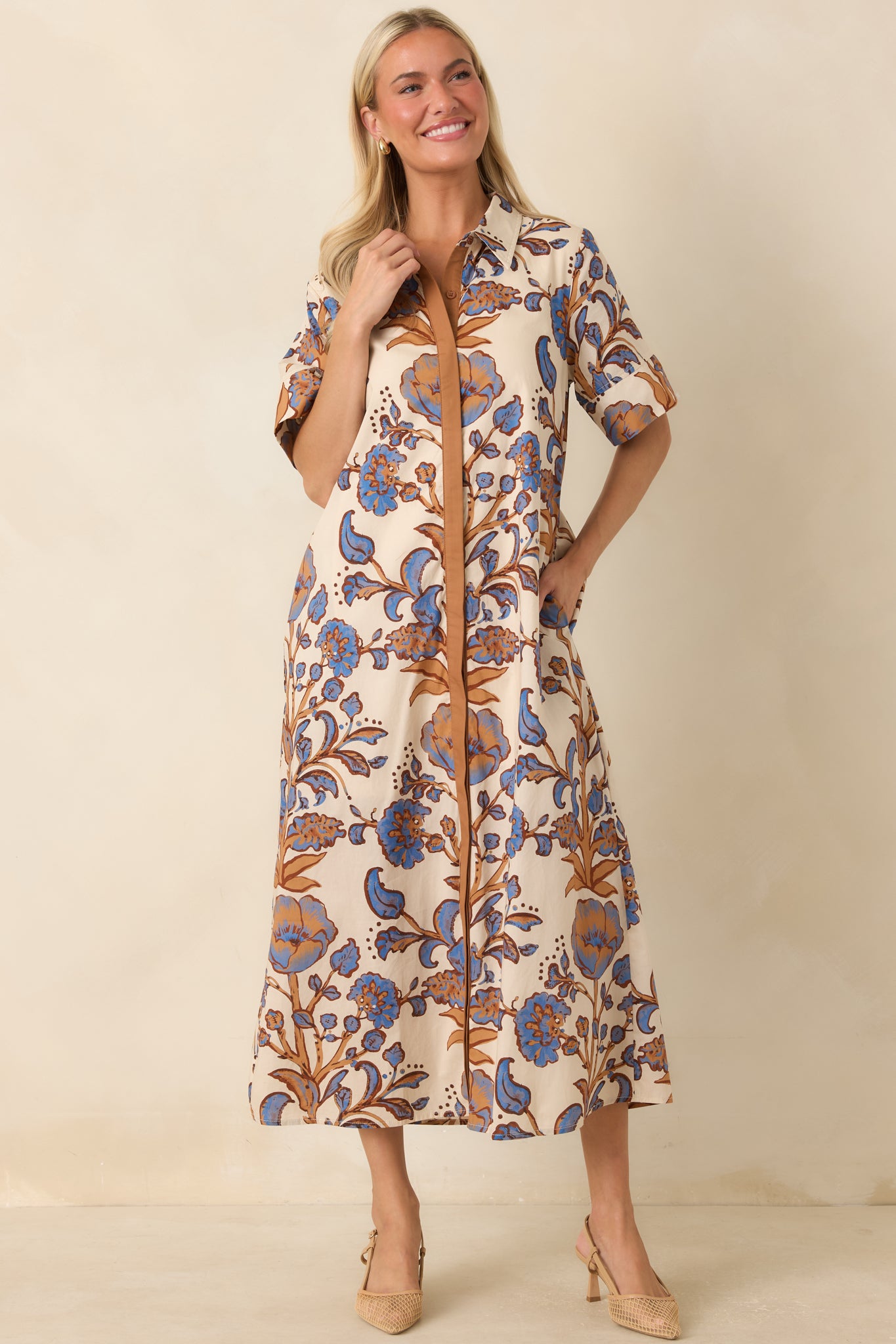 Floral button-up dress featuring a crisp cotton fabric, full lining, and an effortless everyday shape.