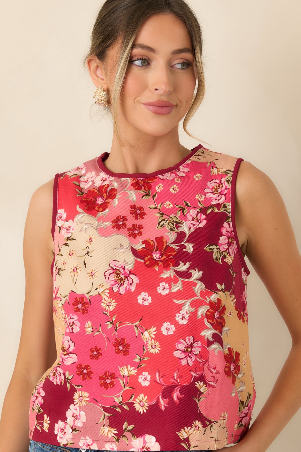 Round neckline of the floral cotton top outlined with burgundy contrast trim against the multicolor botanical print.