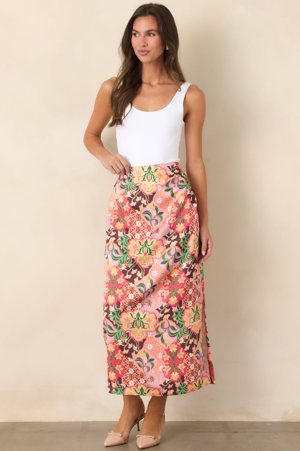Floral medallion skirt featuring a neat front waistband and gently flowing silhouette with side pockets.
