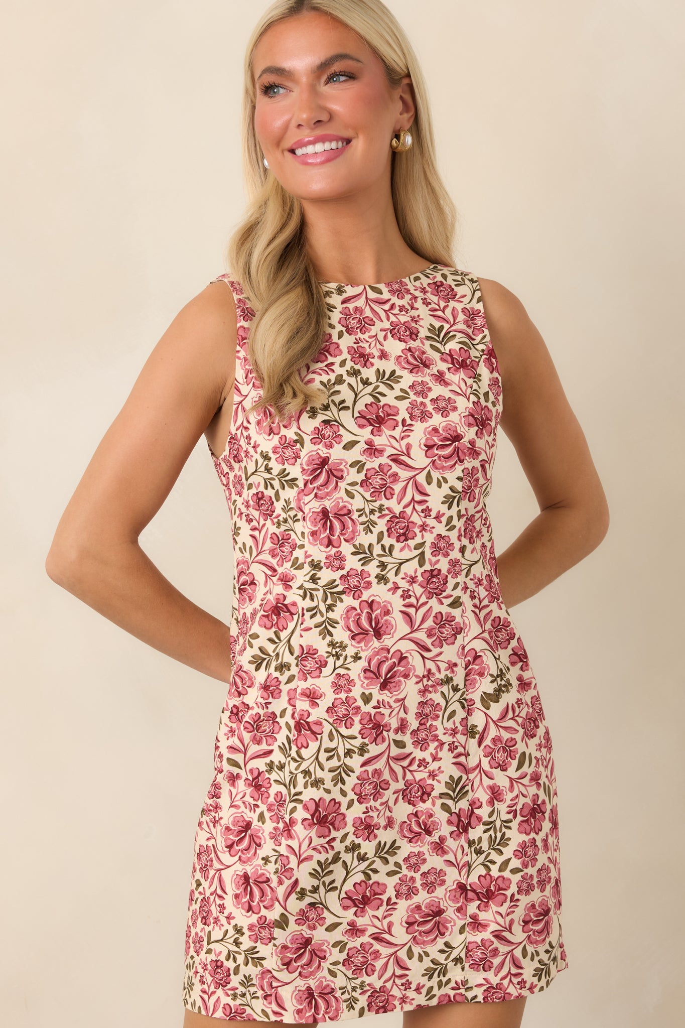 Detailed view of the fitted bodice showcasing the vintage-inspired chintz pattern and softly structured fabric.