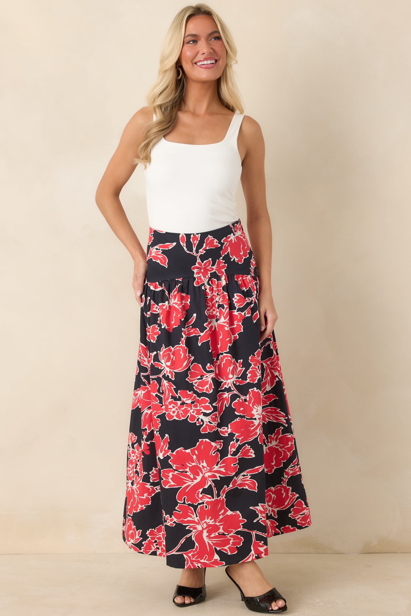 Flowy cotton skirt featuring a defined high-rise waist, softly gathered fabric, and a timeless silhouette.