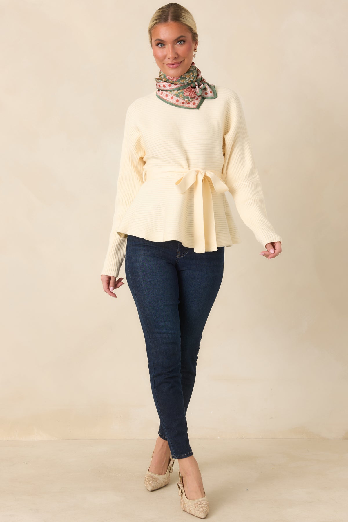 Dark denim jeans with a fitted skinny leg, high-rise waist, tan stitching details, and practical front pockets.
