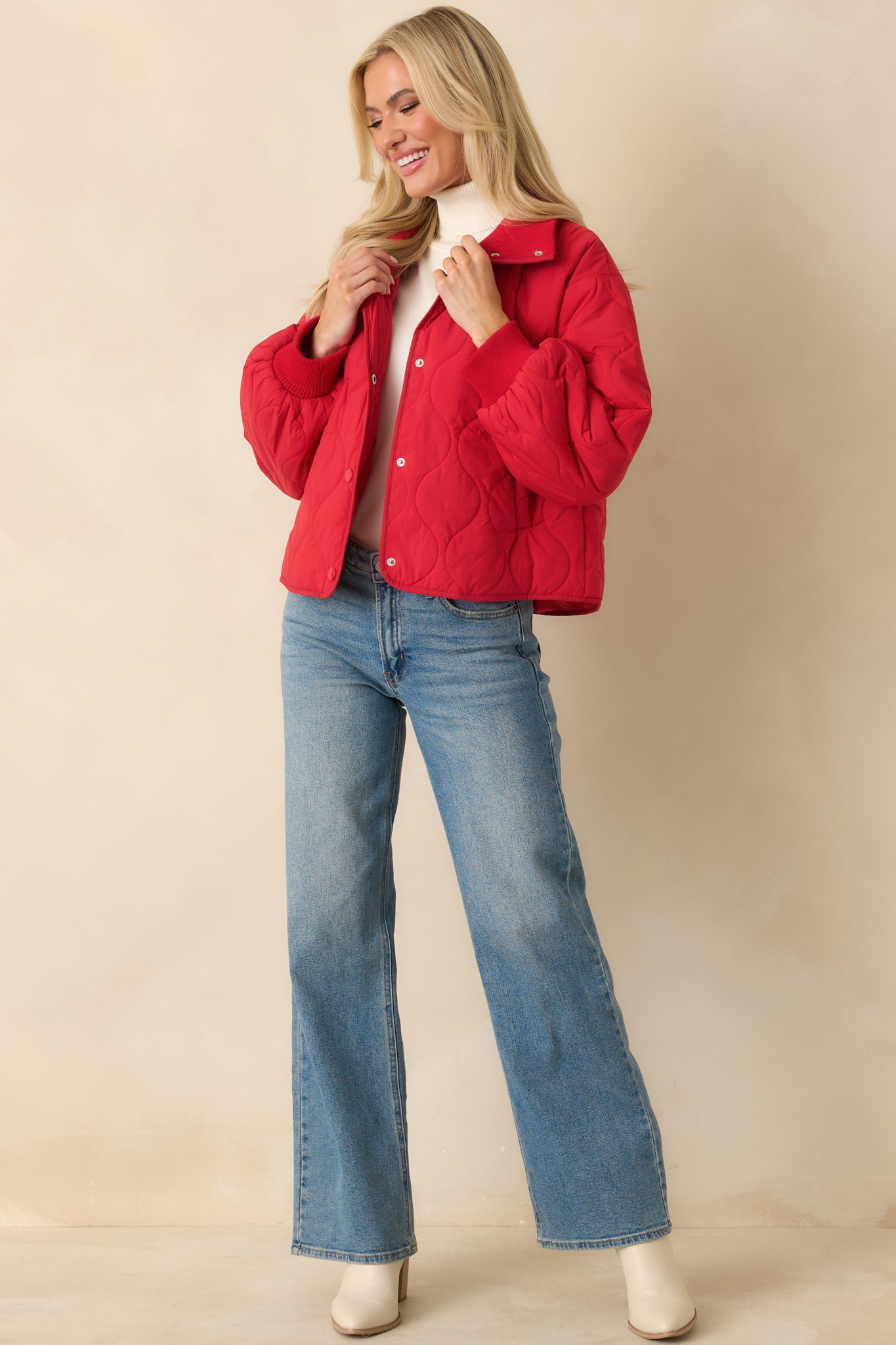 Full-body side view displaying the jacket’s easy-layering silhouette and smooth quilted texture.