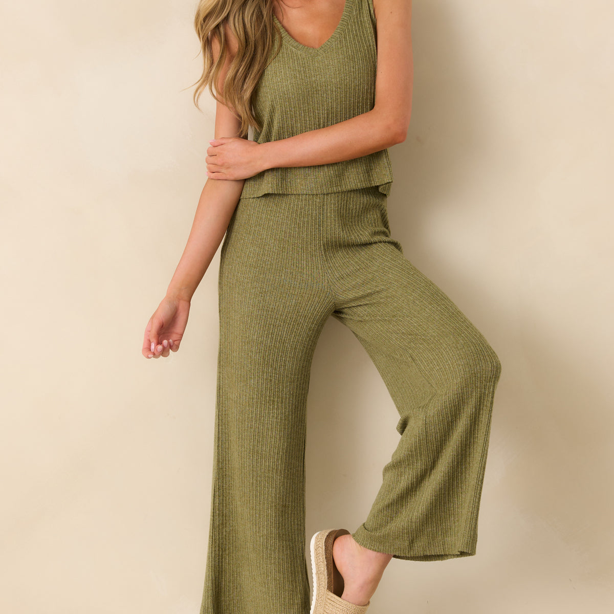 DIFFERENT IS OK Ribbed Cut-out シズニルック Full-Body-View-Of-Olive-Green-