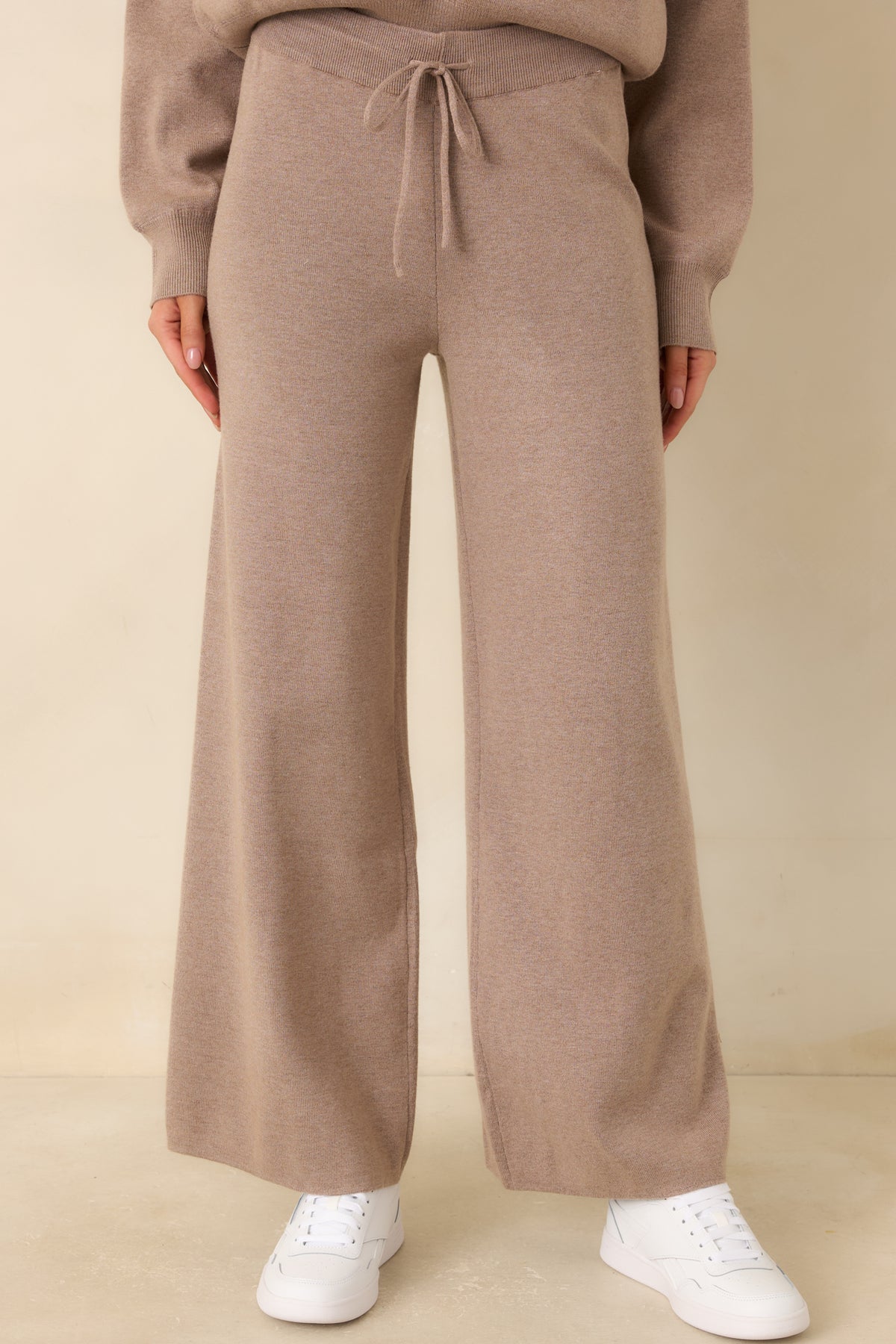 High-rise knit pants with an adjustable drawcord and gathered elastic waistband.