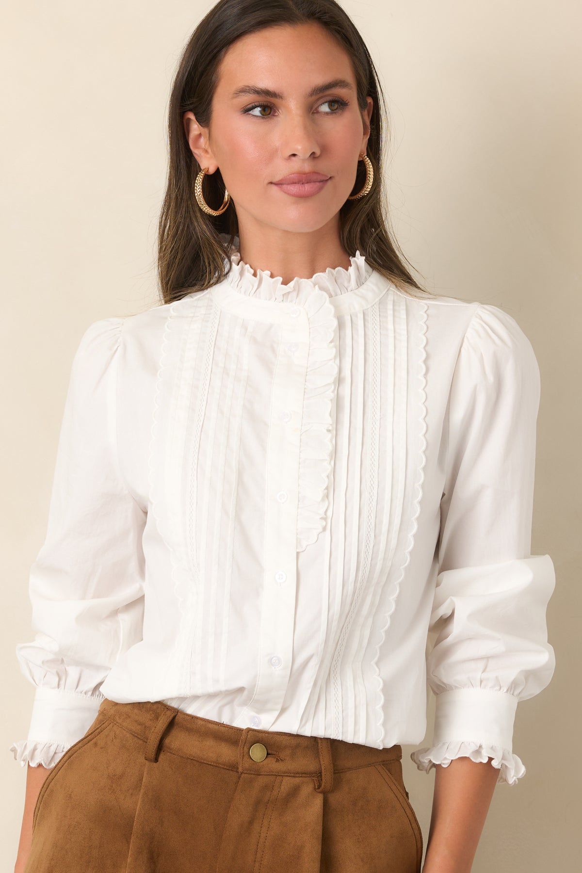 Ivory blouse emphasizing the gathered sleeve cuffs and airy relaxed shape.