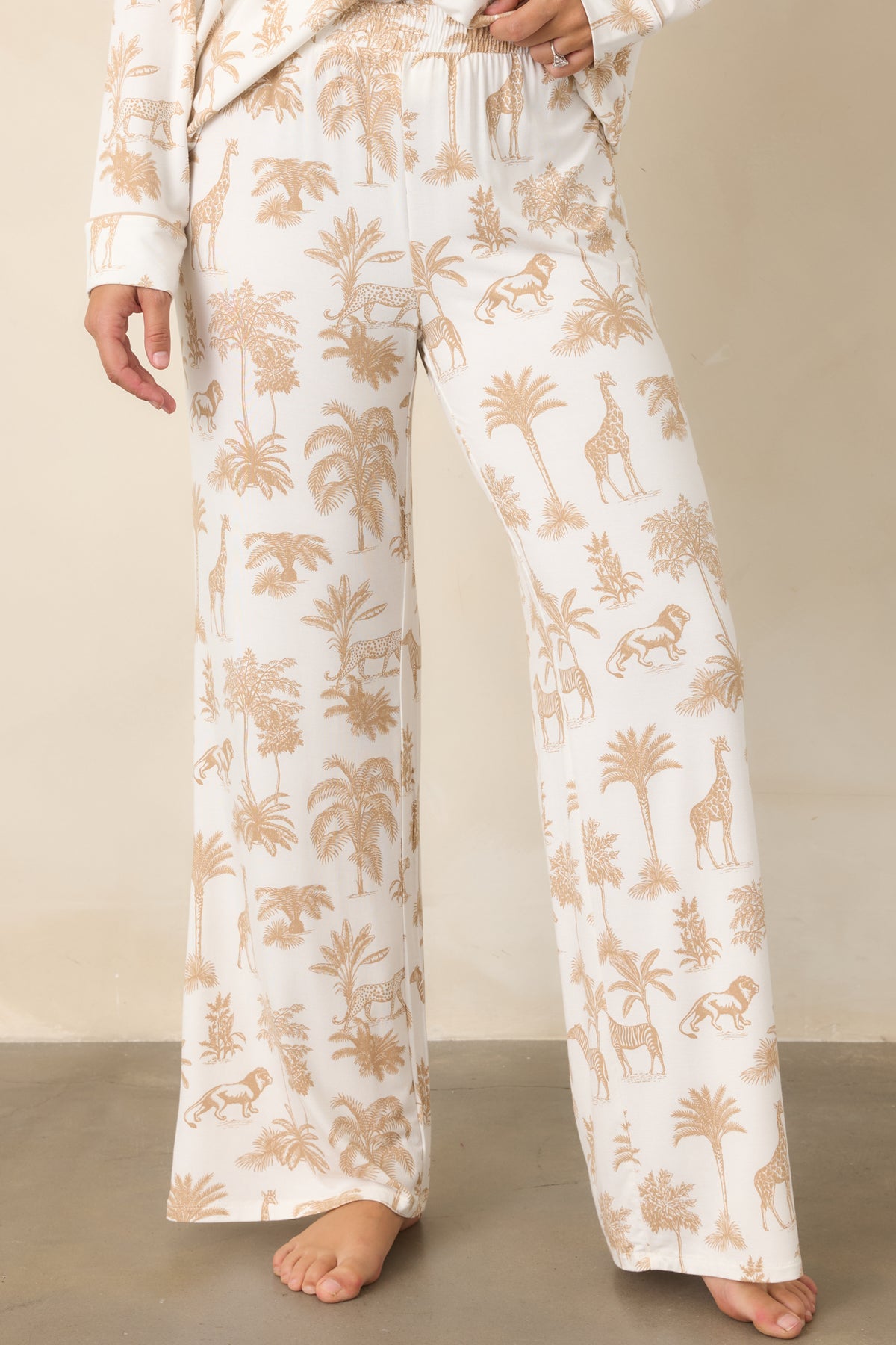 Full-length relaxed legs feature the charming ivory safari print, balancing the easy silhouette with comfortable room through the pants.