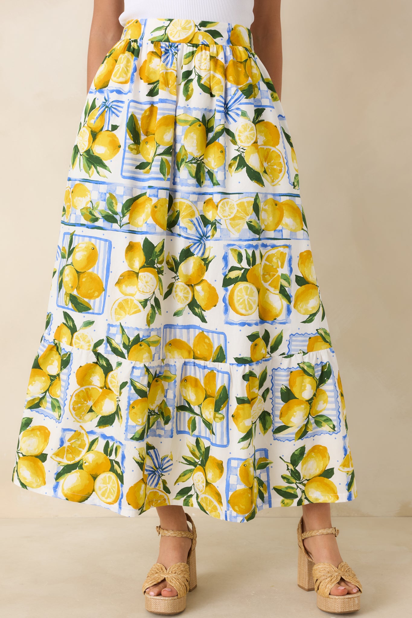 Elastic waistband of the lemon print midi skirt with soft gathering and lightweight cotton fabric in an ivory base.
