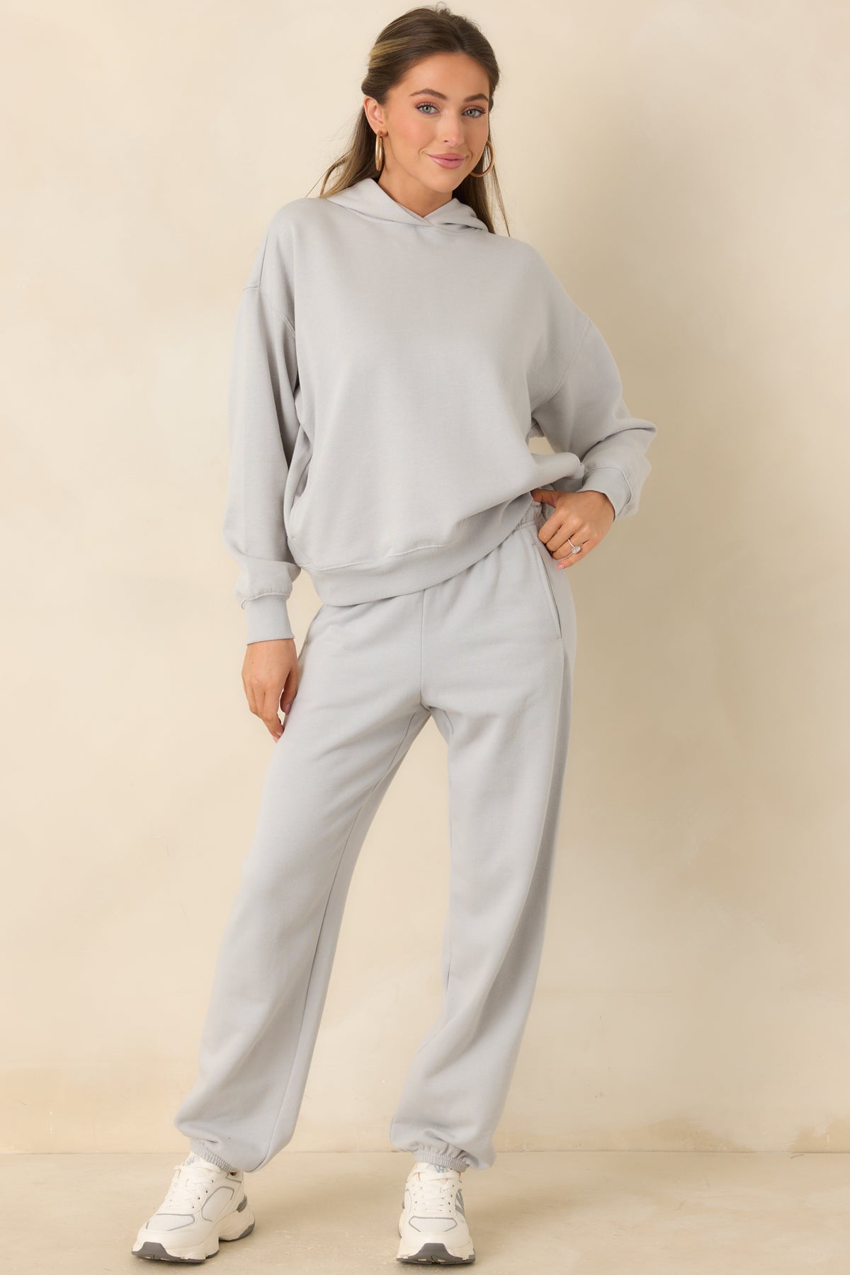 Light grey oversized fleece hoodie with dropped shoulders, long sleeves, and a roomy hood.
