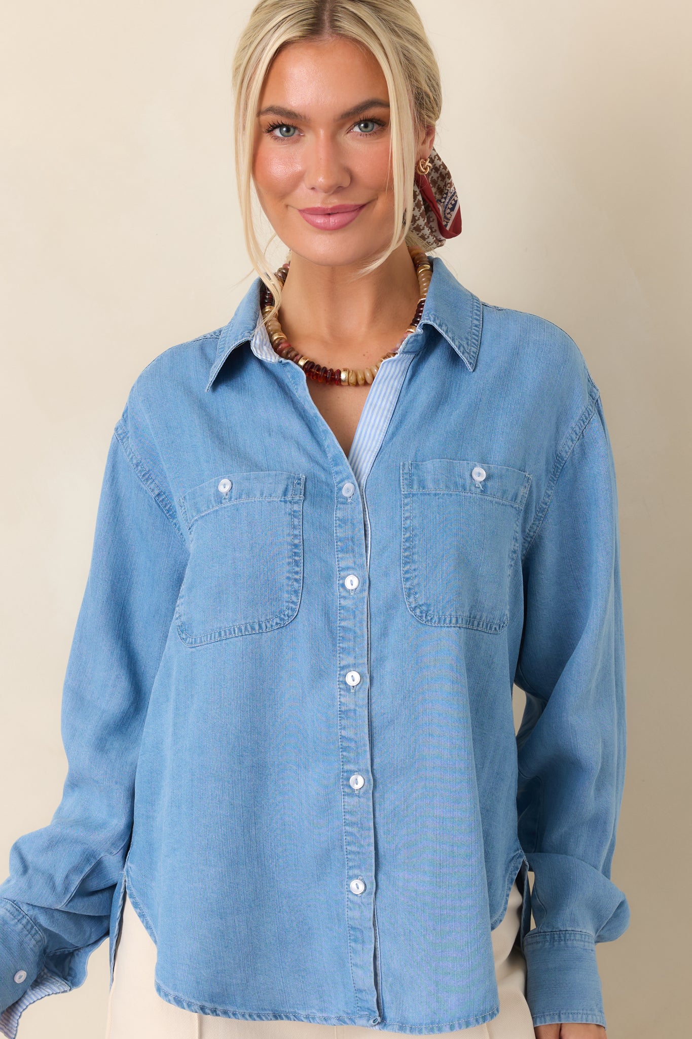 light denim dress shirt Women's Laid Back Luxe Medium Wash Button-Up | Size: Xs and beautiful antique brass Stream Long Cool Woman Coat Chest Size (inches):58 YGroup_colourway-wendy