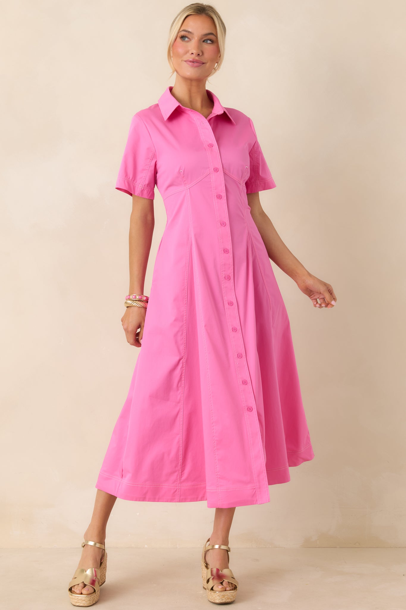 Lightweight midi dress featuring subtle shaping seams and structured silhouette.