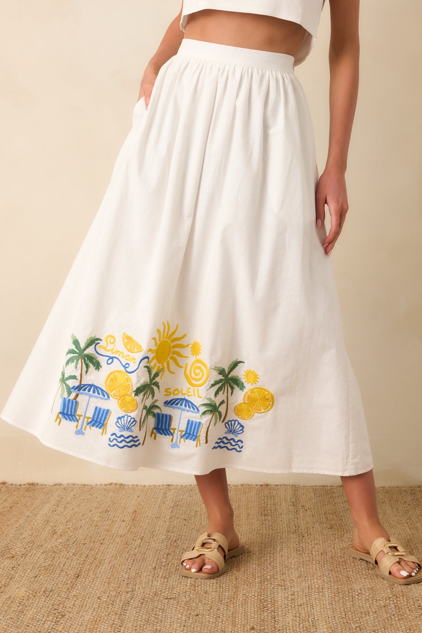 Close focus on the elastic waistband, emphasizing the comfortable fit and softly gathered structure at the waist.