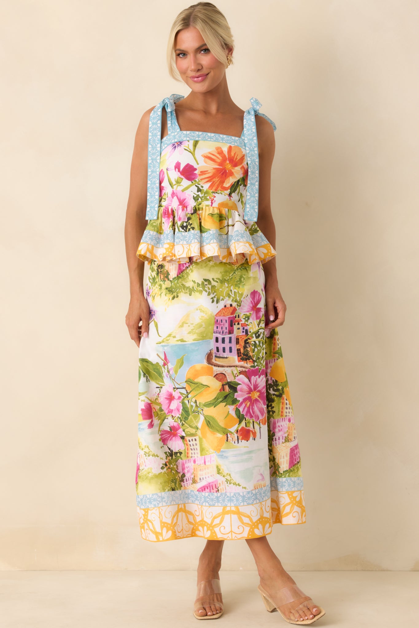 Airy high-rise skirt featuring a softly structured silhouette, functional side pockets, and a statement hem trim.


