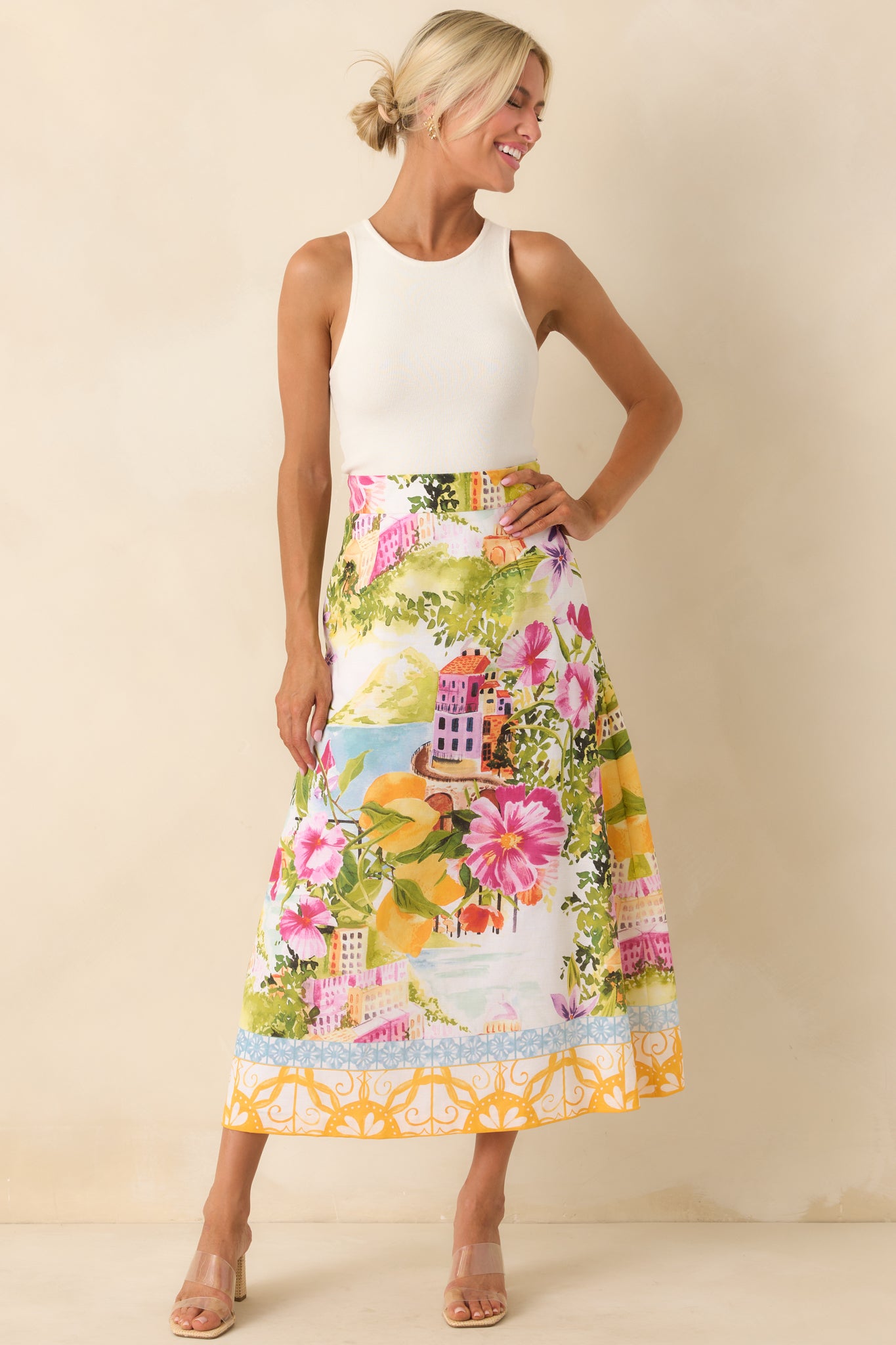 Breathable linen-cotton skirt with side pockets, flowing shape, and a defined waistband for a polished fit.